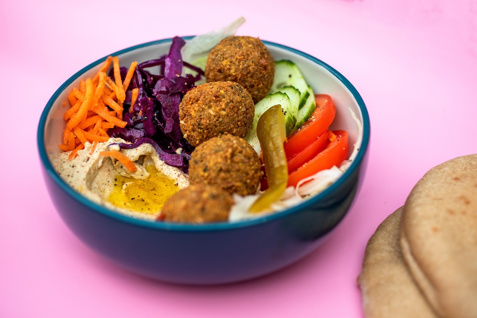 Falafel +: food & drinks