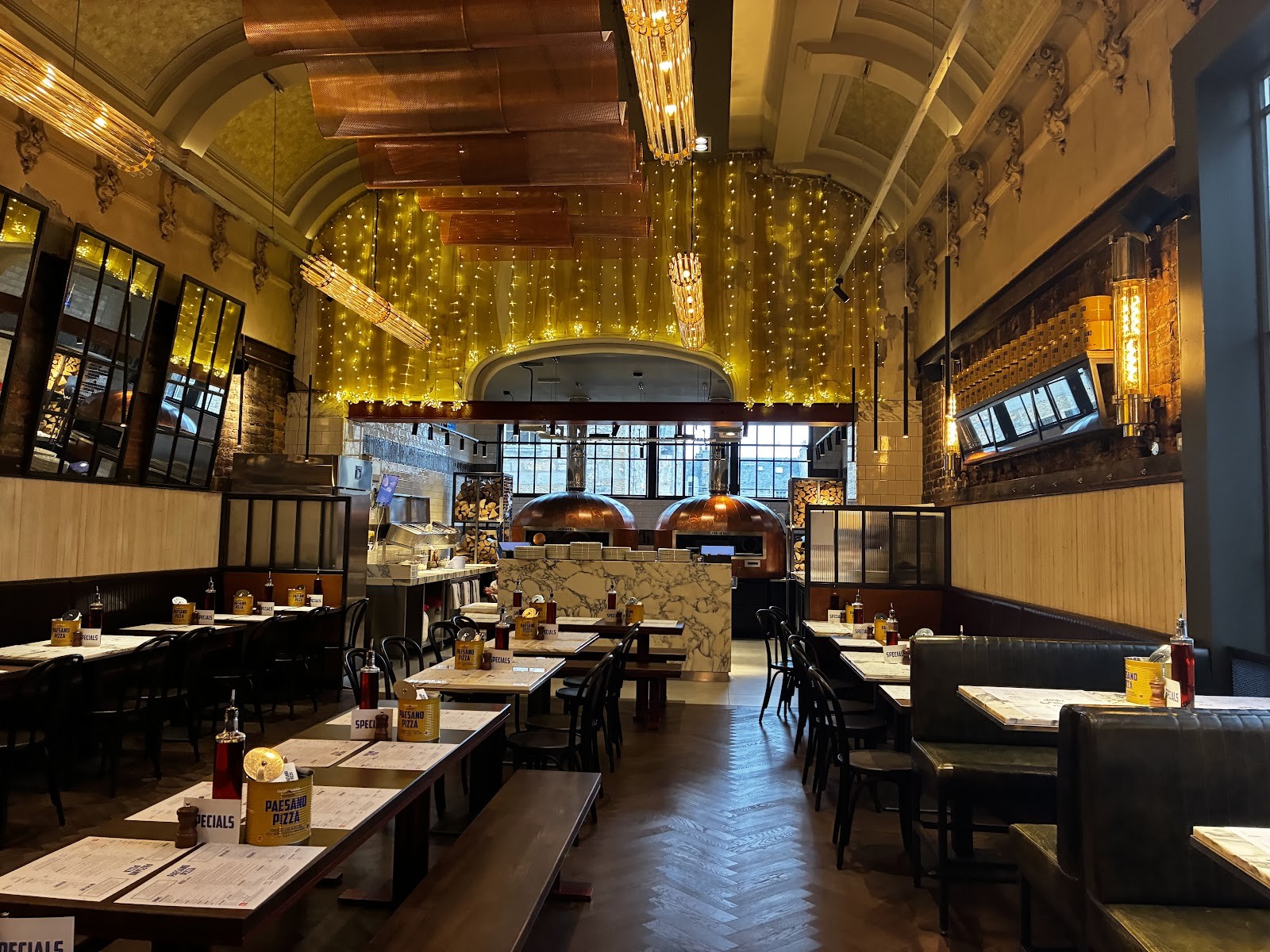 Paesano Pizza: the place