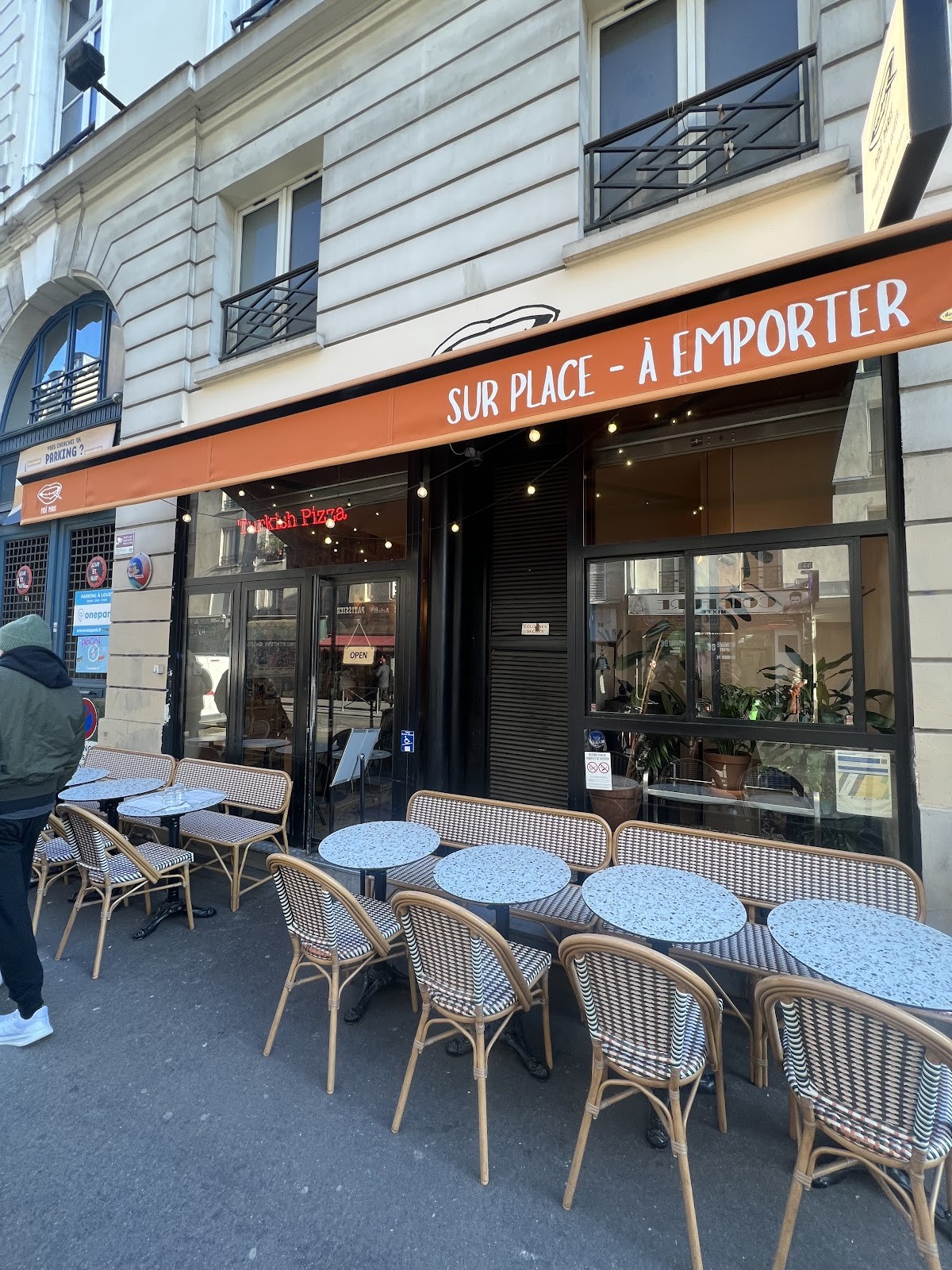 Pide Paris: the place