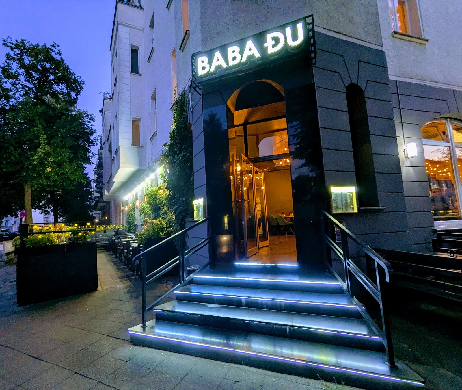 Baba đu Restaurant: the place
