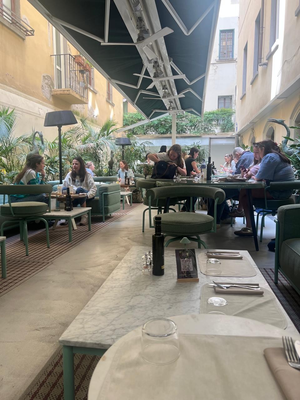 floret Artisan Kitchen & Bar: the place