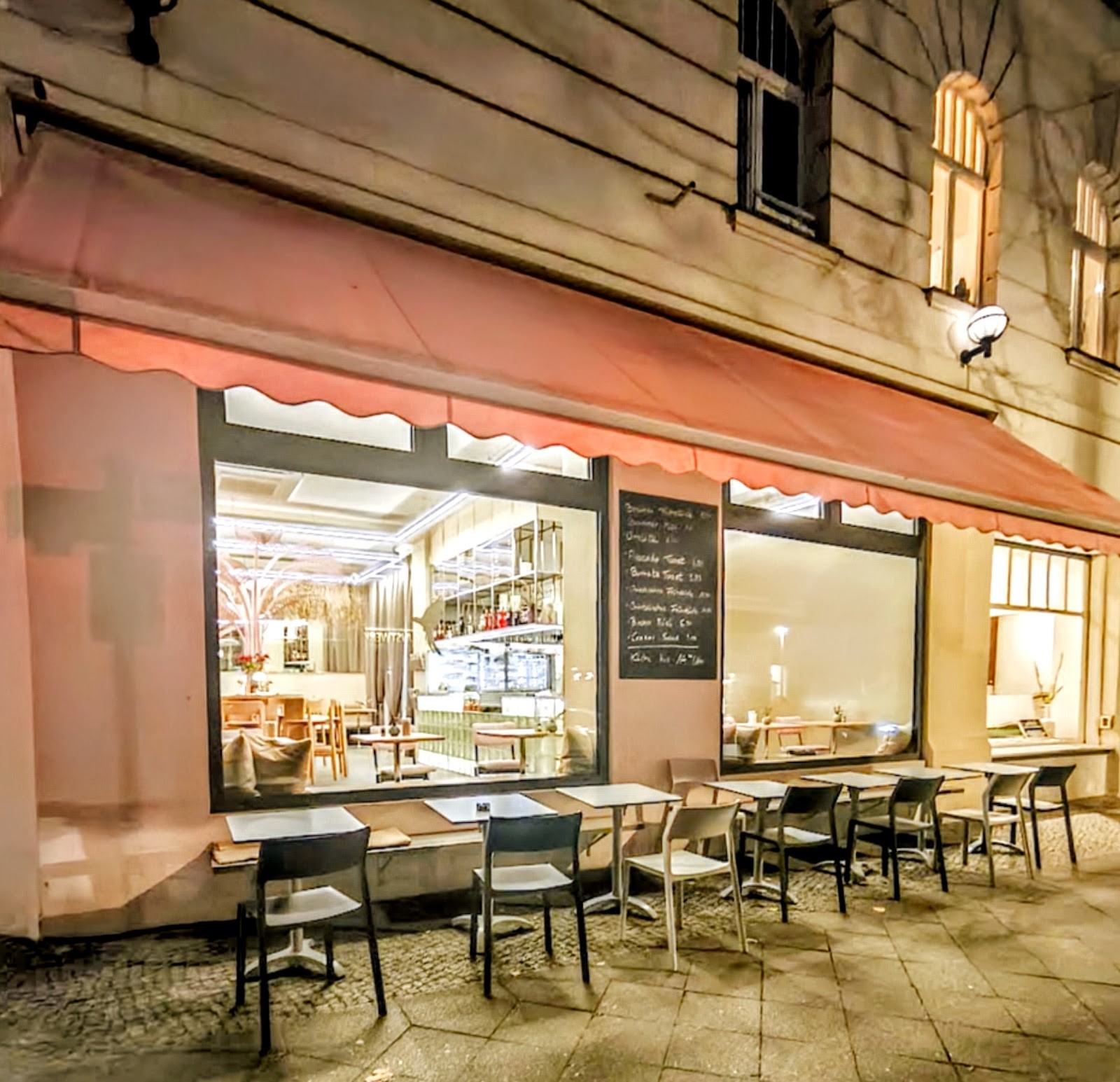 Paradise Café: the place