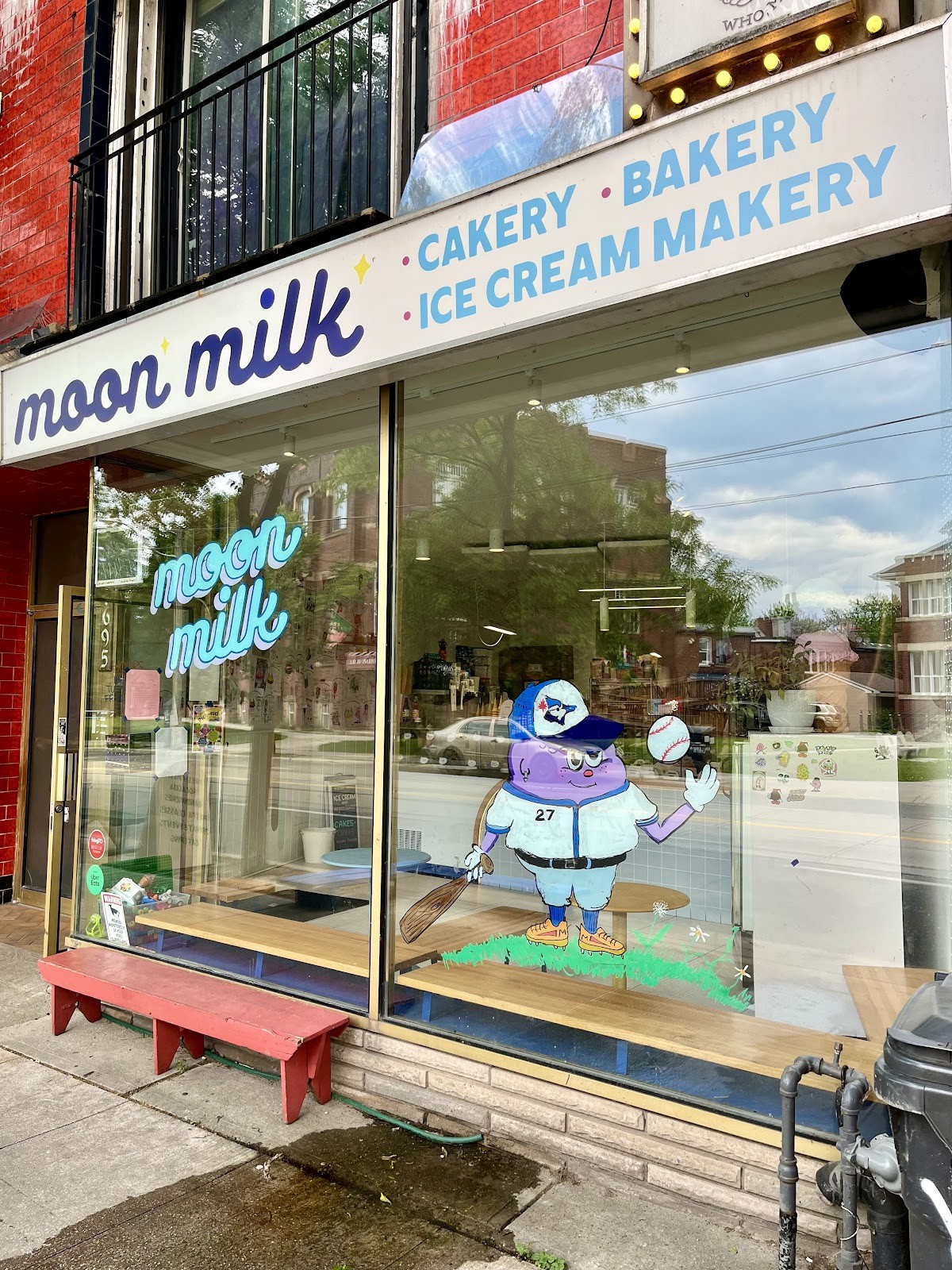 Moonmilk Ice Cream and Cake Club: the place