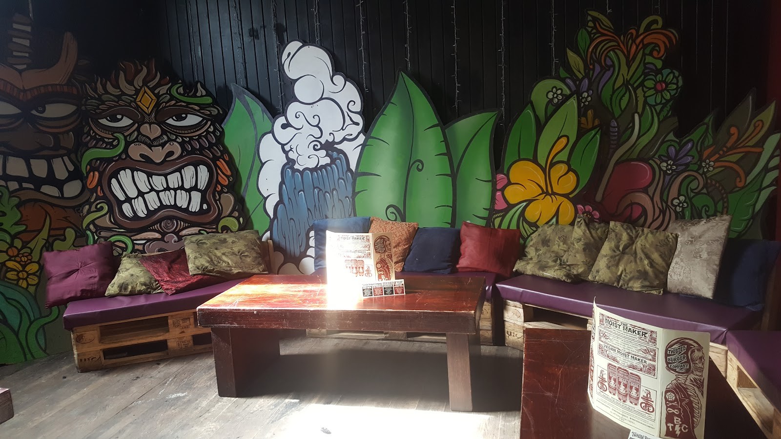 Twisted Burger Company: the place