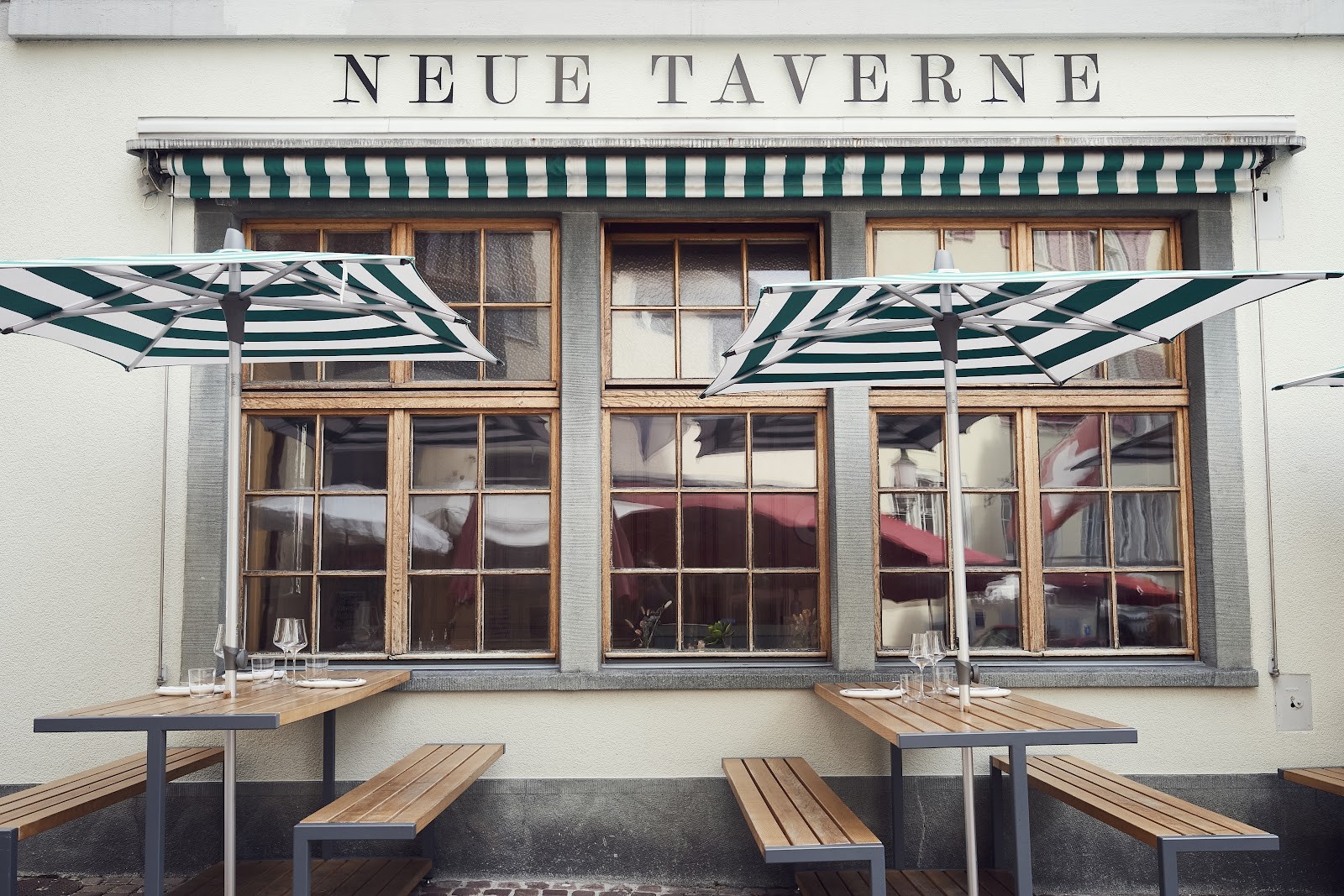 Neue Taverne: the place