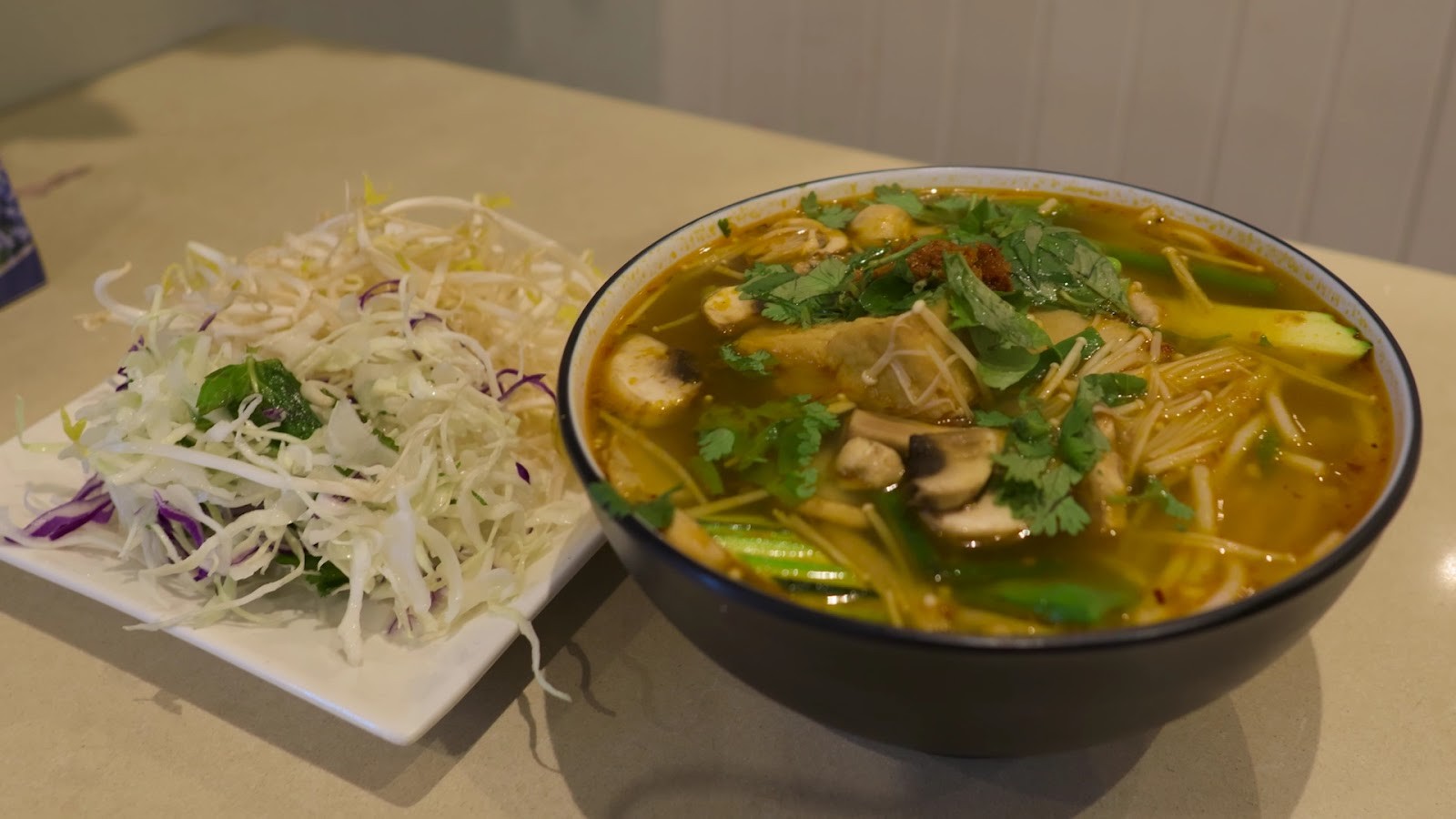 Loving Hut: food & drinks