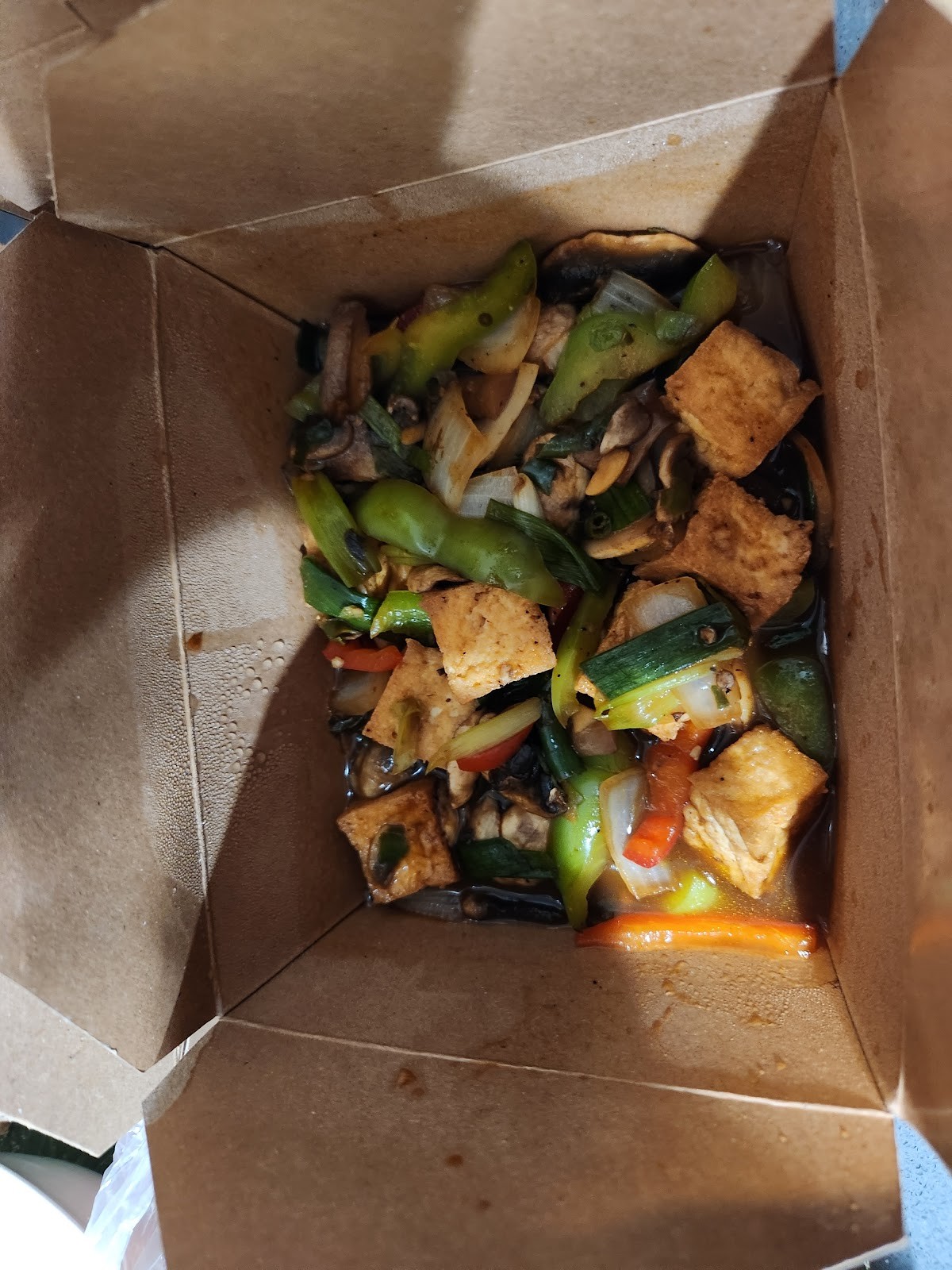 SAMATA THAI VEGAN HOUSE: food & drinks