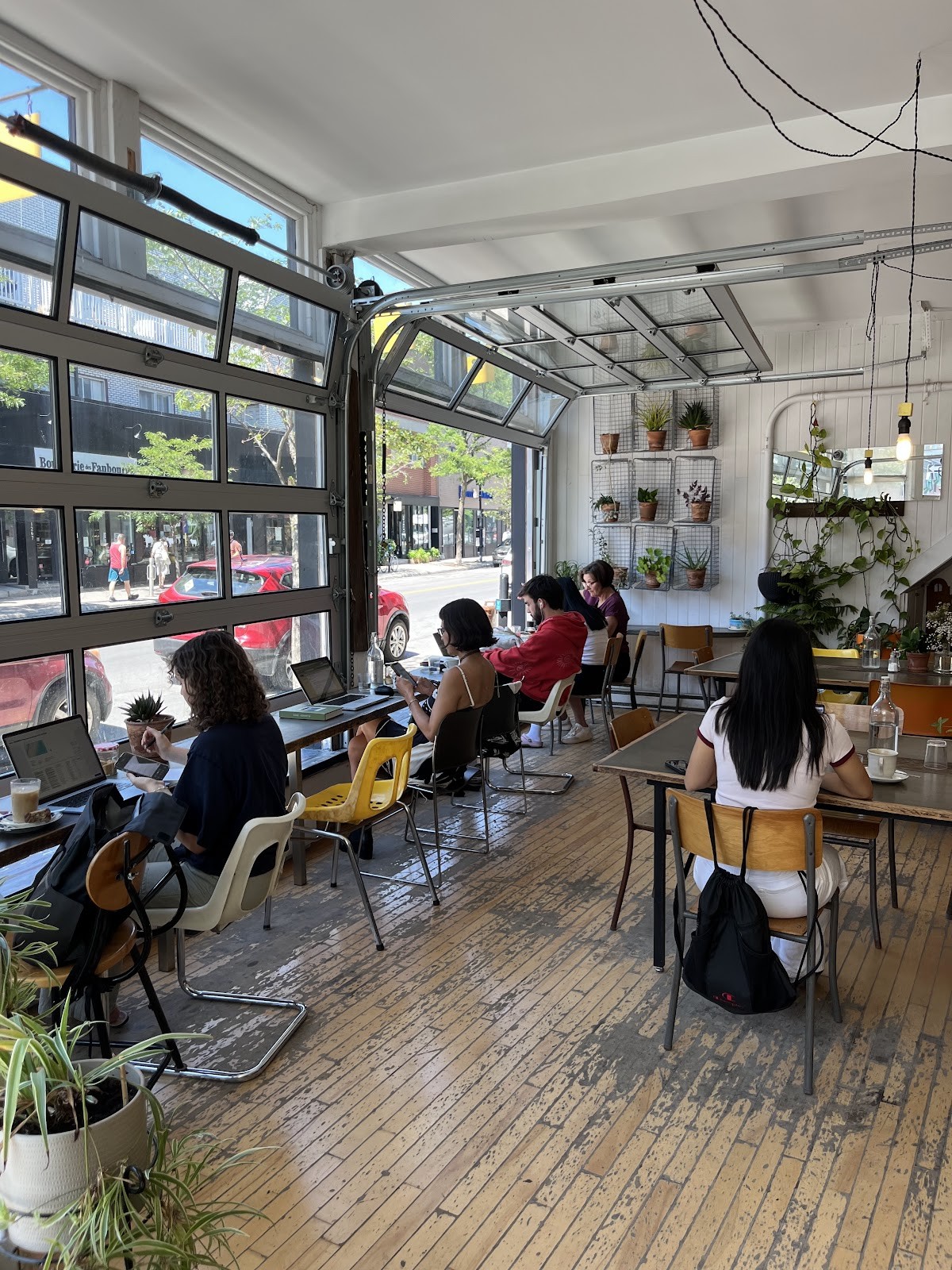 Café Sfouf: the place