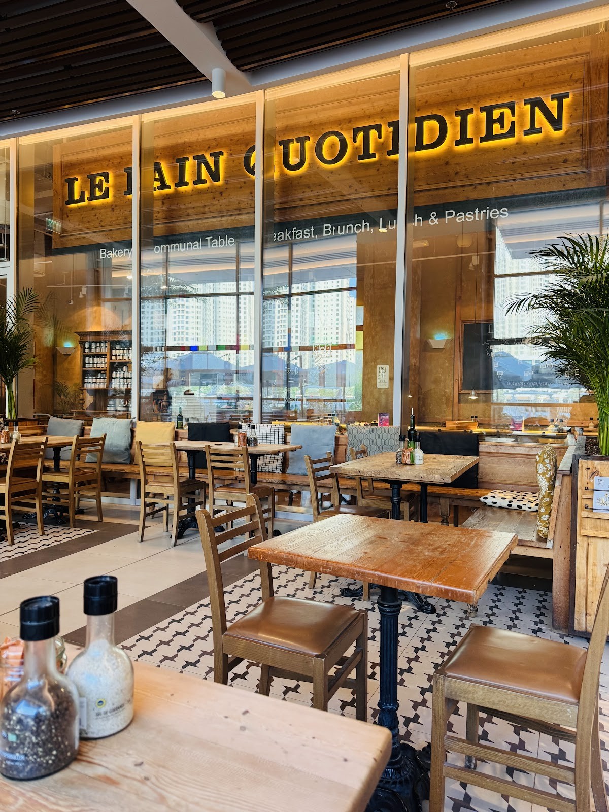 Le Pain Quotidien - Marina Mall: the place