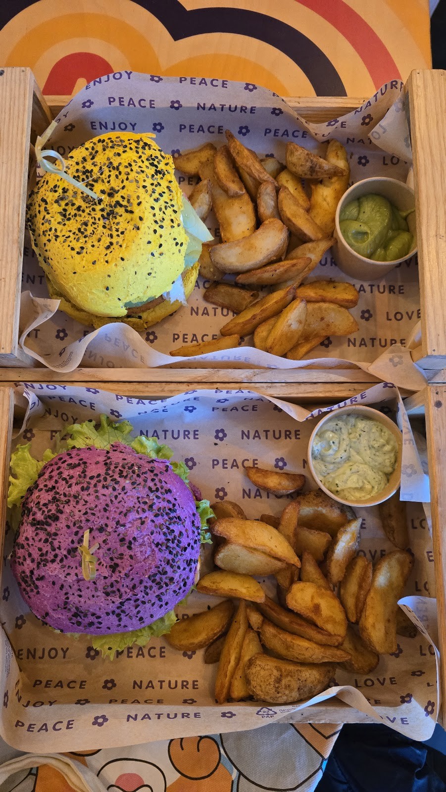 Flower Burger: food & drinks