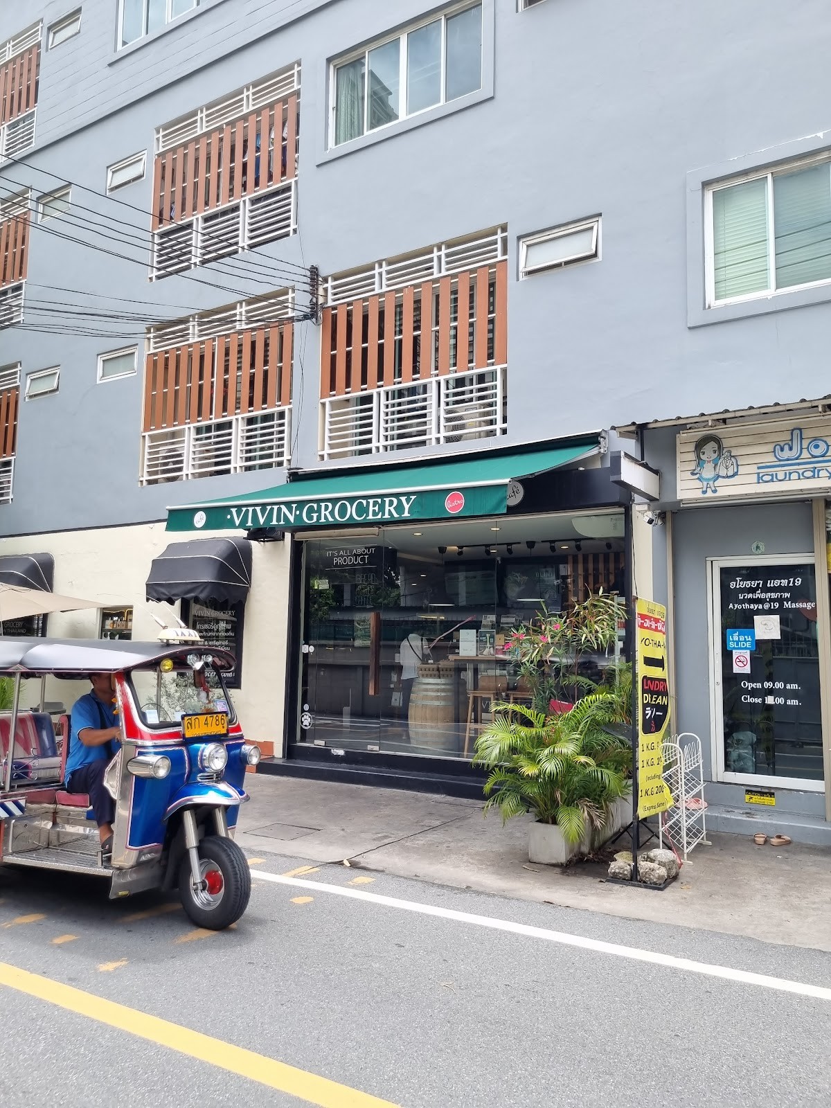 VIVIN Asok - café grocery bistro - Local Organic Natural Artisan: the place