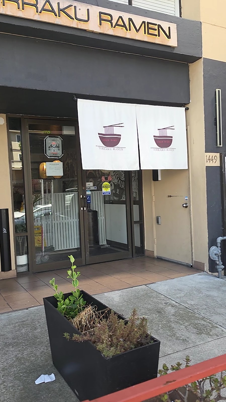 Torraku Ramen - Lombard: the place