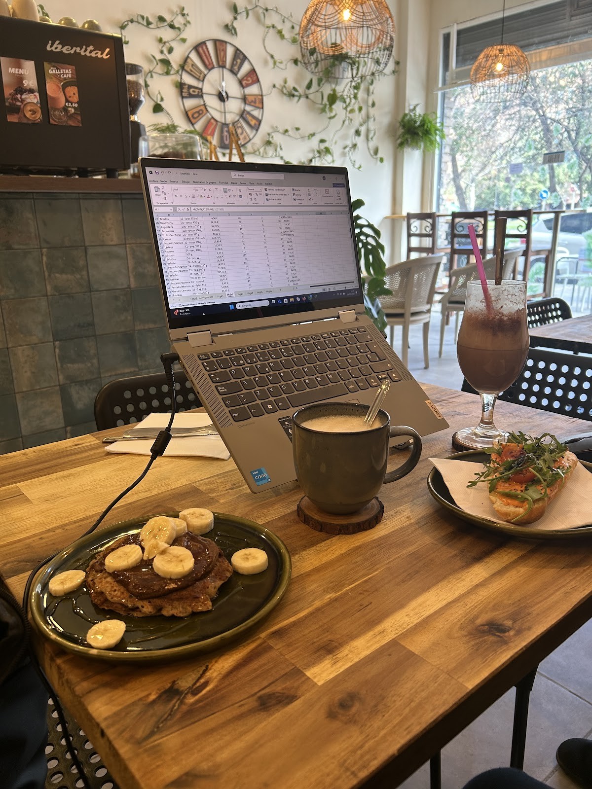Fronda Café: the place