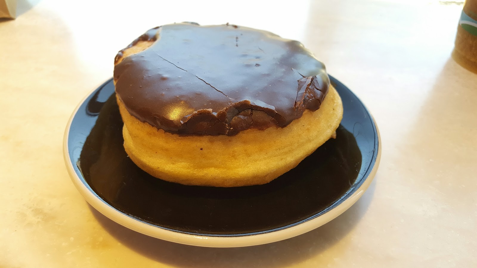 Dottie's Donuts: food & drinks