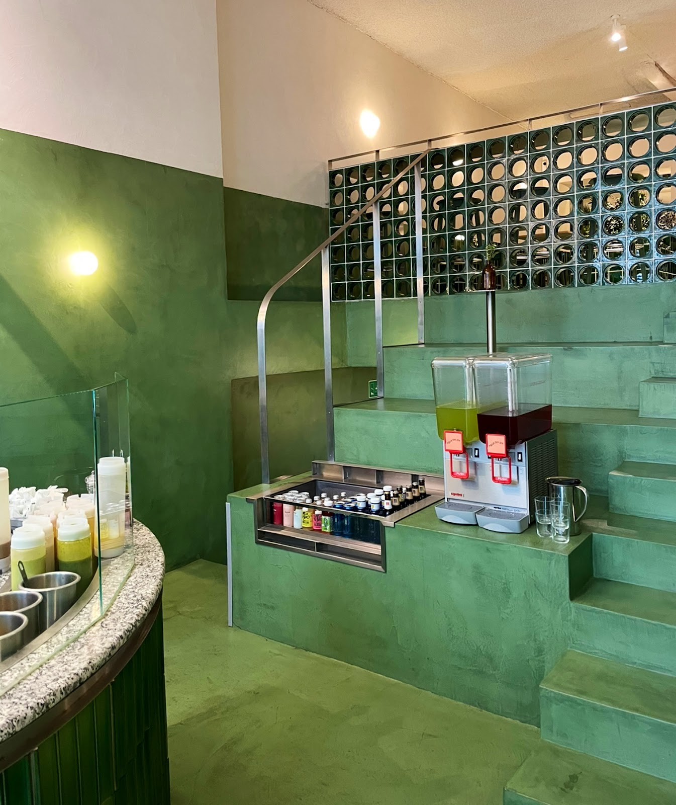 Greta Salad Bar: the place