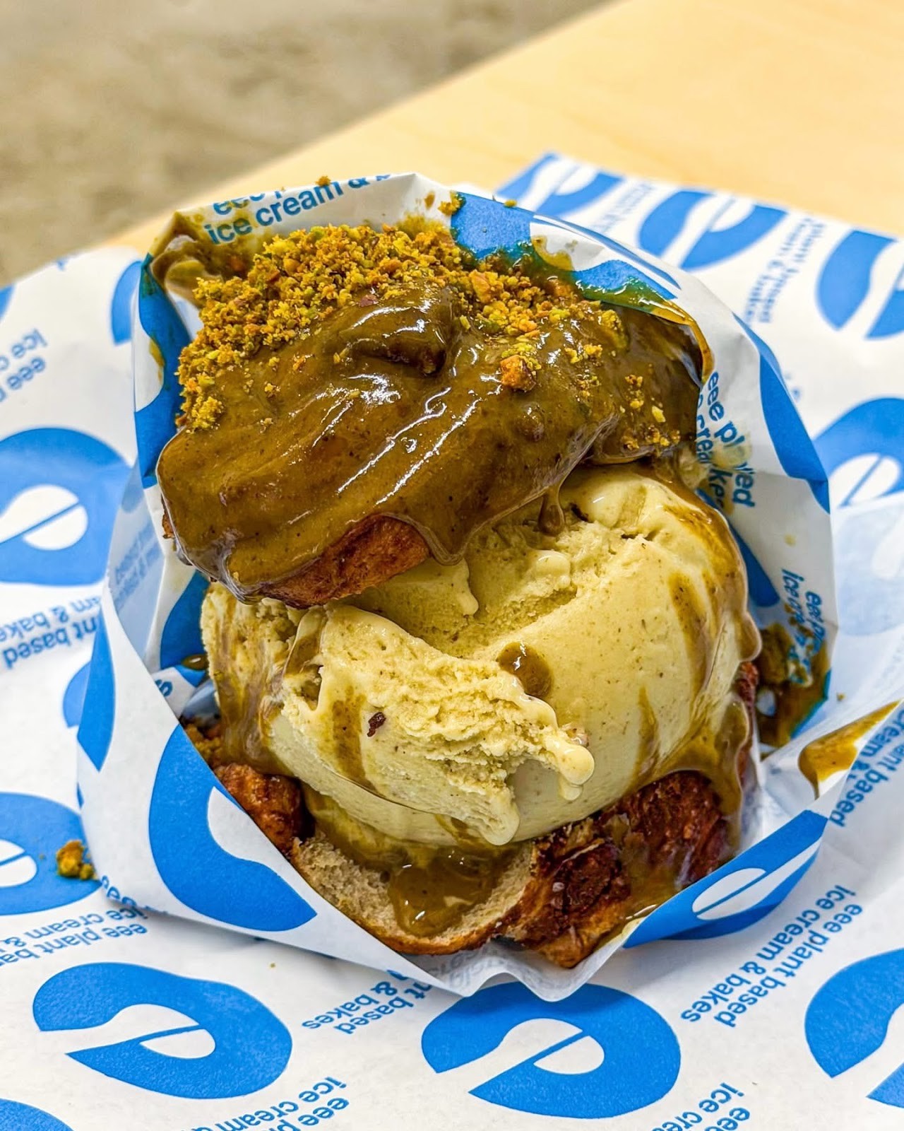 eee ice cream and bakes: food & drinks