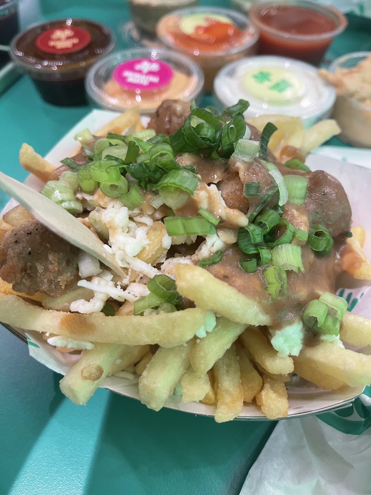Oowee Vegan Brighton - Plant Based Burgers, Fried Chicken & Shakes.: food & drinks