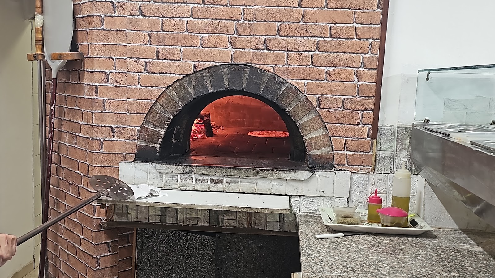Pizza Mia: the place