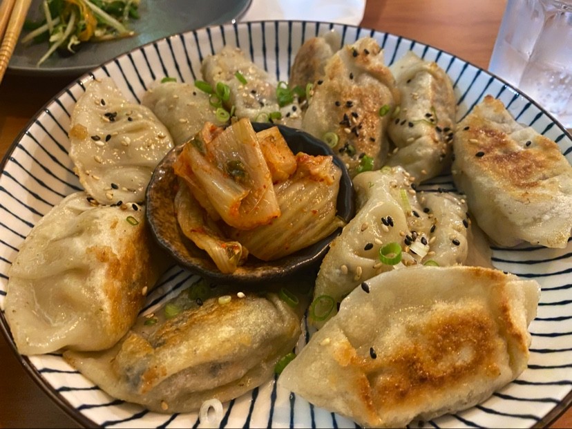 Hum - Sushi Ramen Dumpling: food & drinks