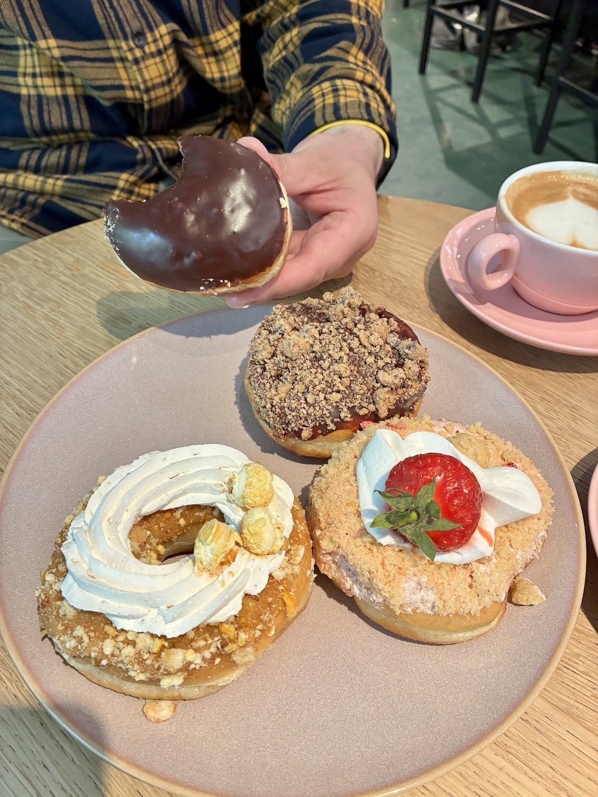 Brammibal's Donuts: food & drinks