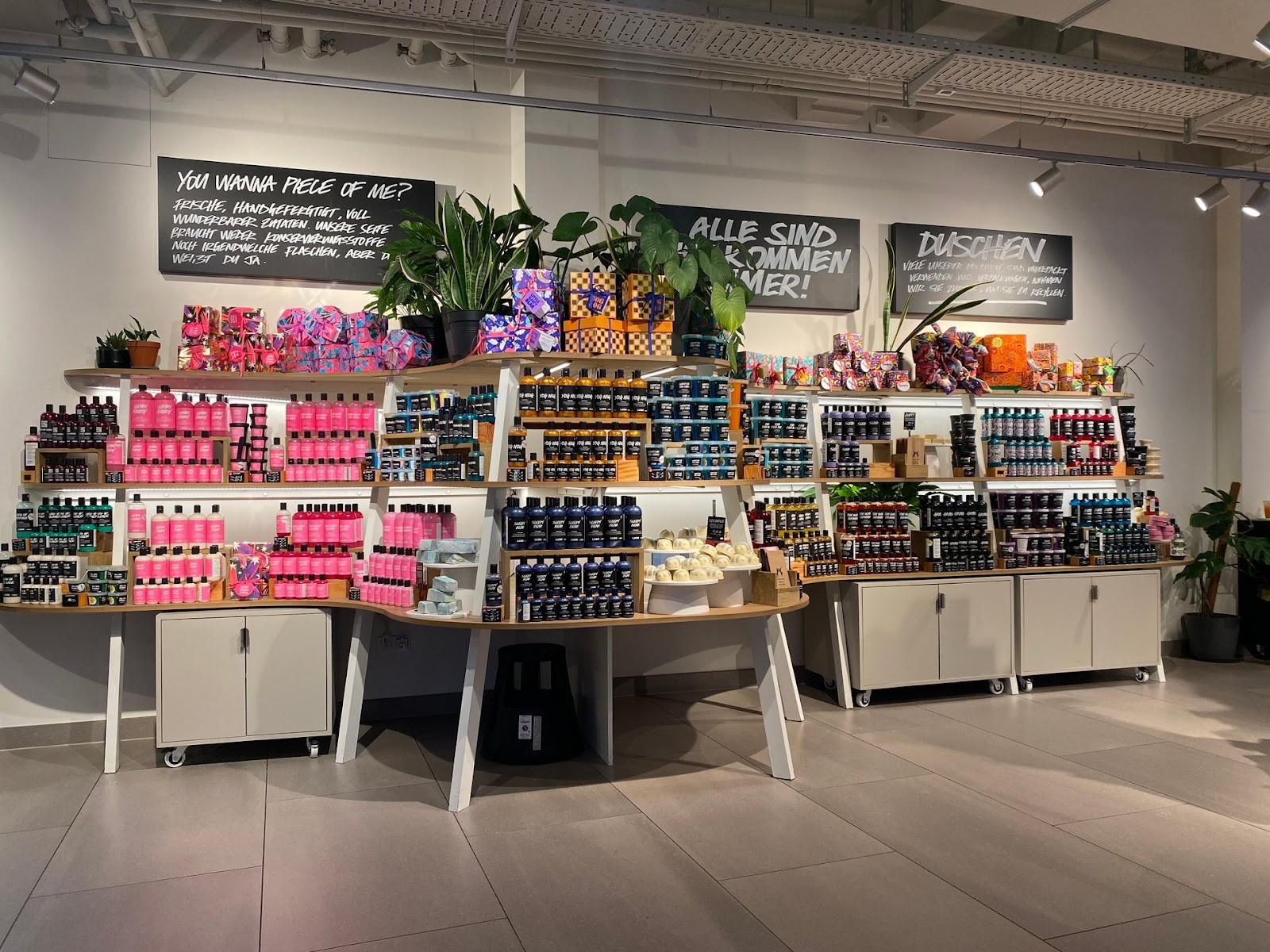 LUSH Cosmetics München: the place