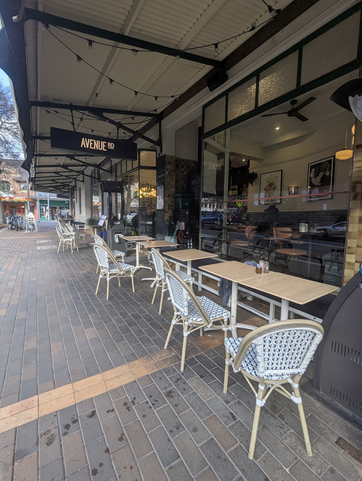 Avenue Road Cafe: the place