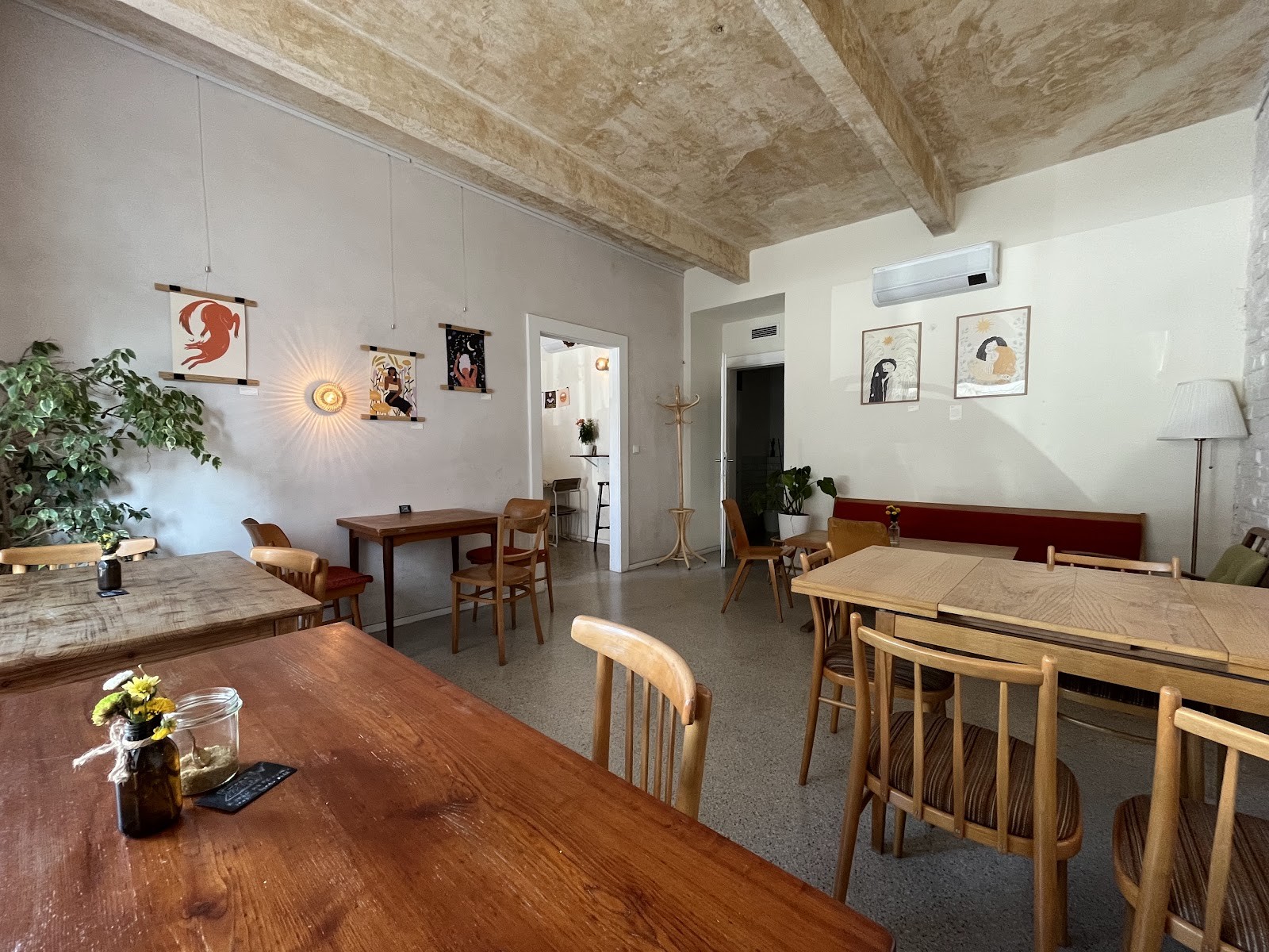 Polibek Café: the place