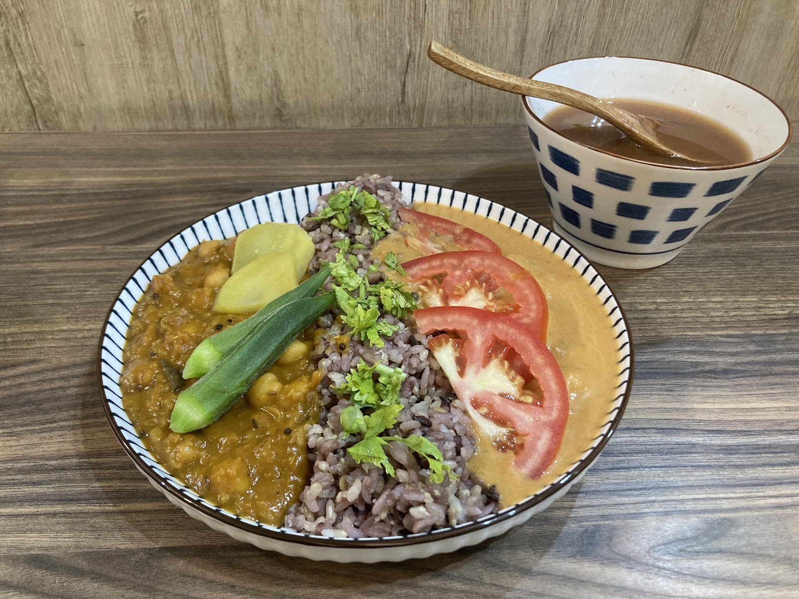 小植茁植物料理Vegan Vixated: food & drinks