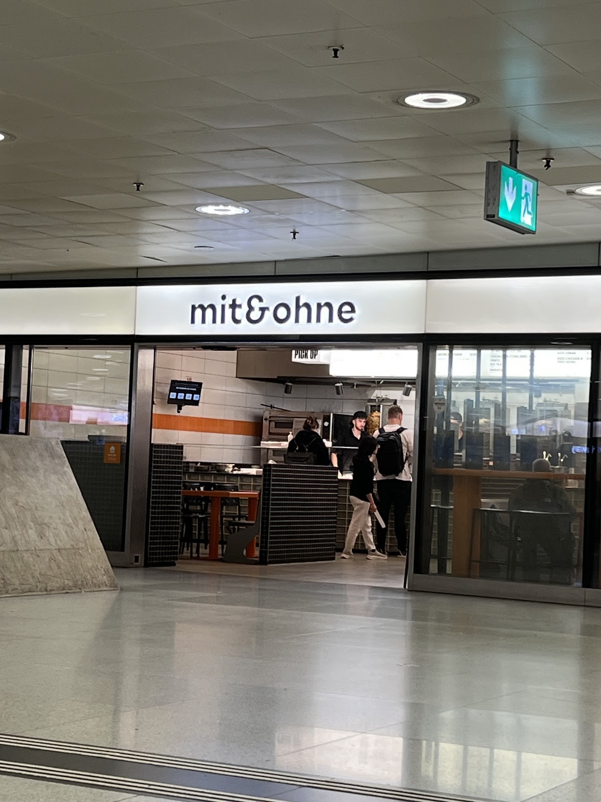 Mit&Ohne - HB Zürich: the place