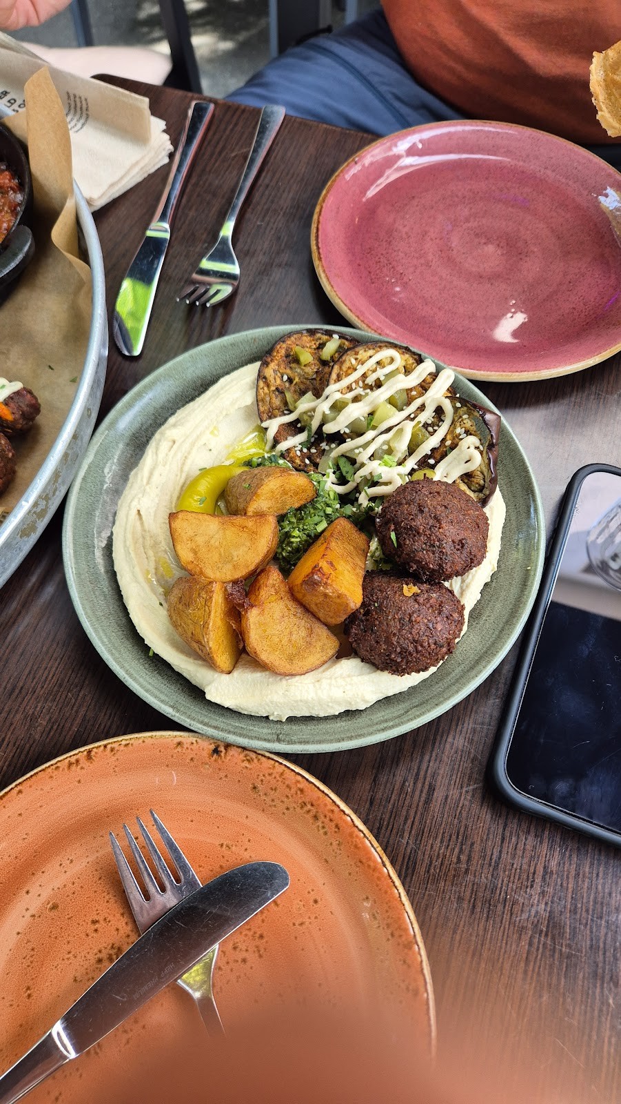 Kuli Alma: food & drinks