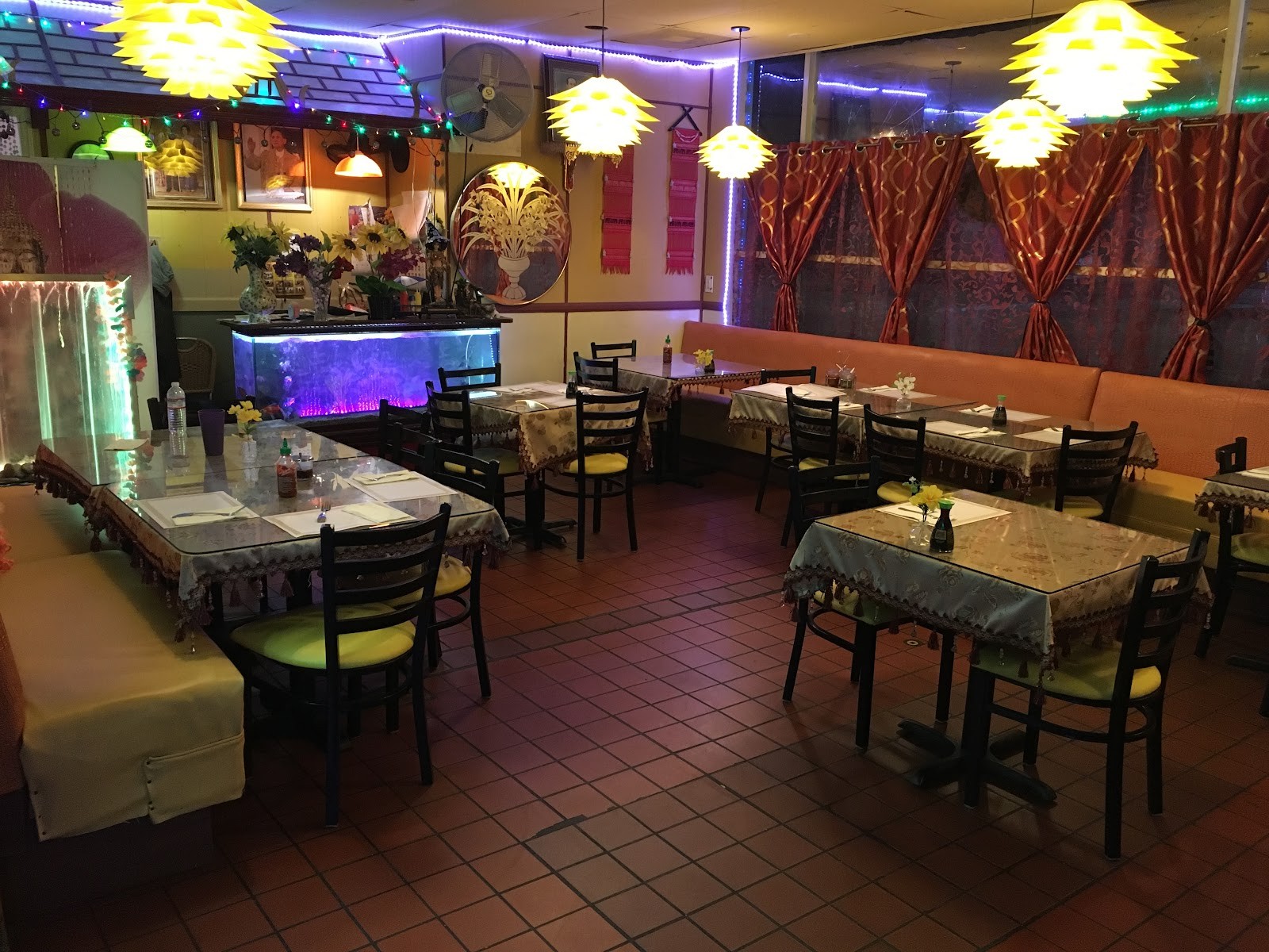 Vegan My Thai & Seafood: the place