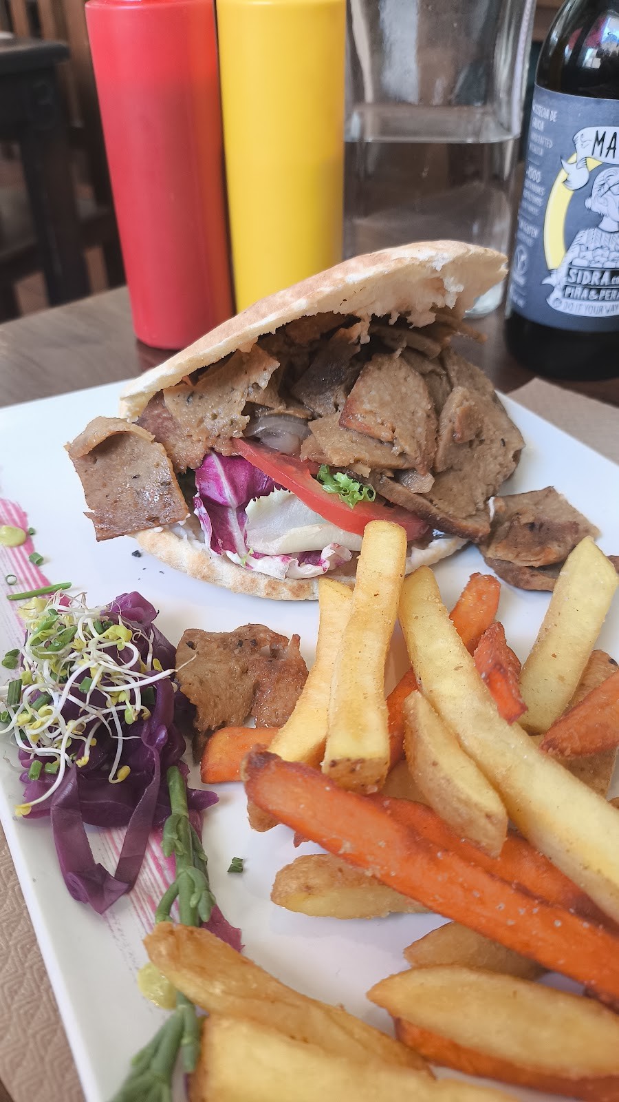 Vegania: food & drinks