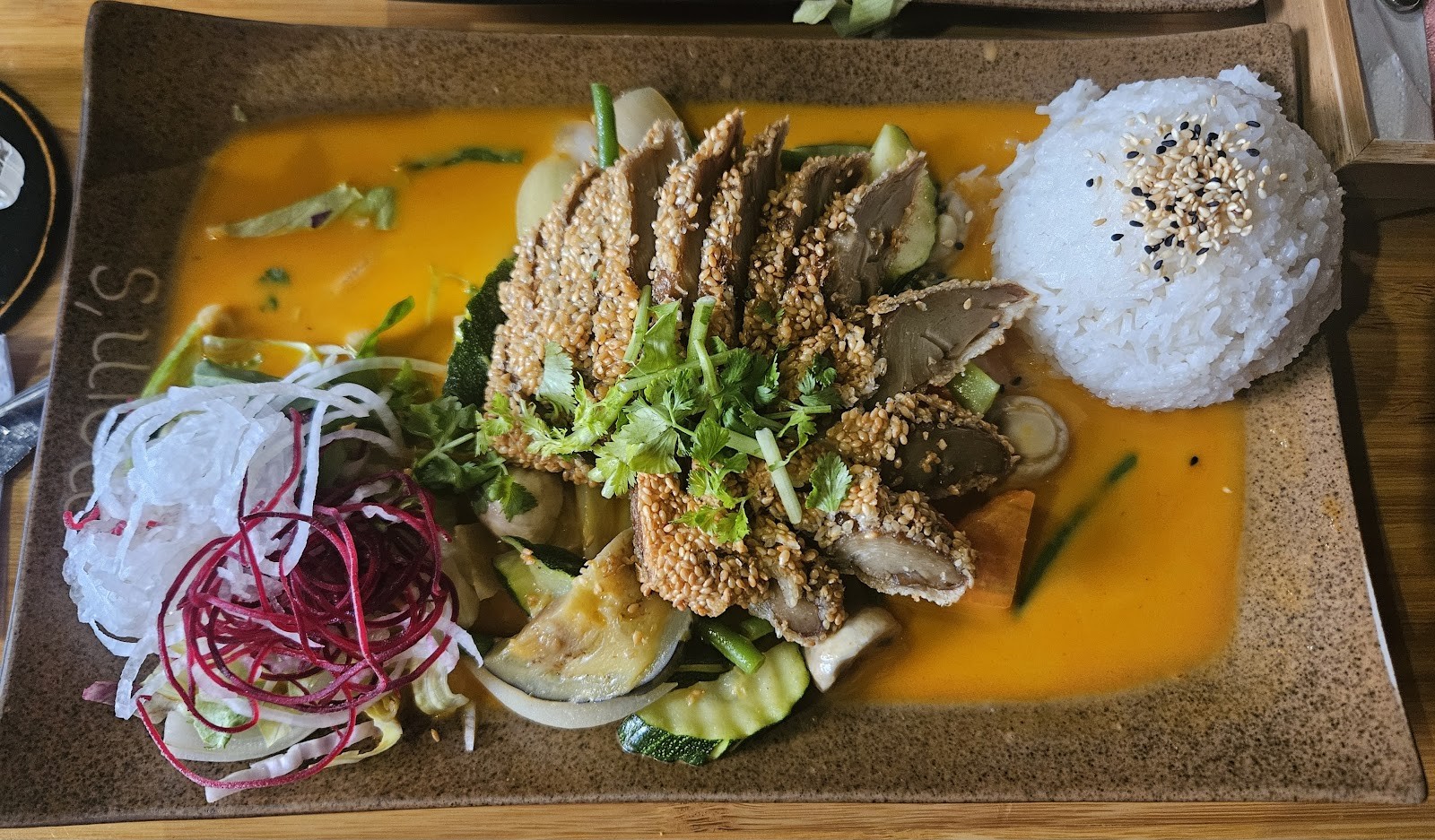 Mom's Creation Vegan Restaurant Friedrichshain: food & drinks
