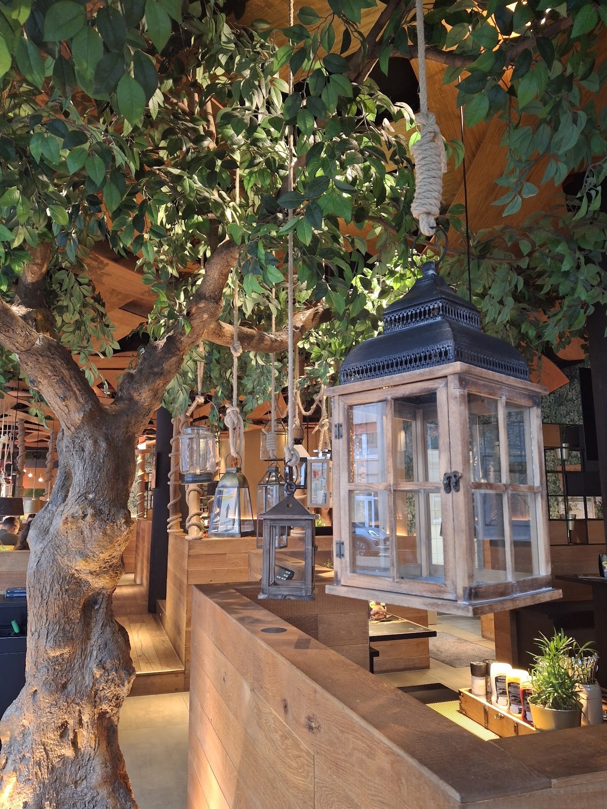 PETER PANE Burgergrill & Bar: the place