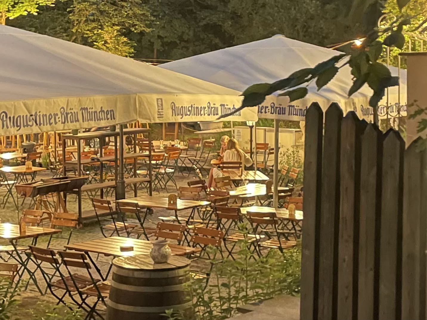 Asam Schlössl - Historisches Wirtshaus mit gehobener bayrisch-internationaler Küche in München, Grillspezialitäten: the place