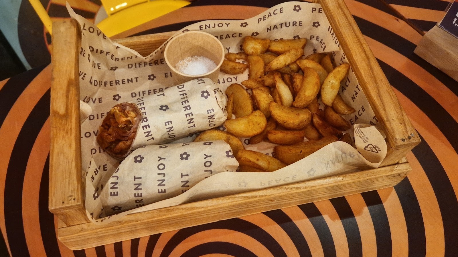 Flower Burger - Porta Genova: food & drinks