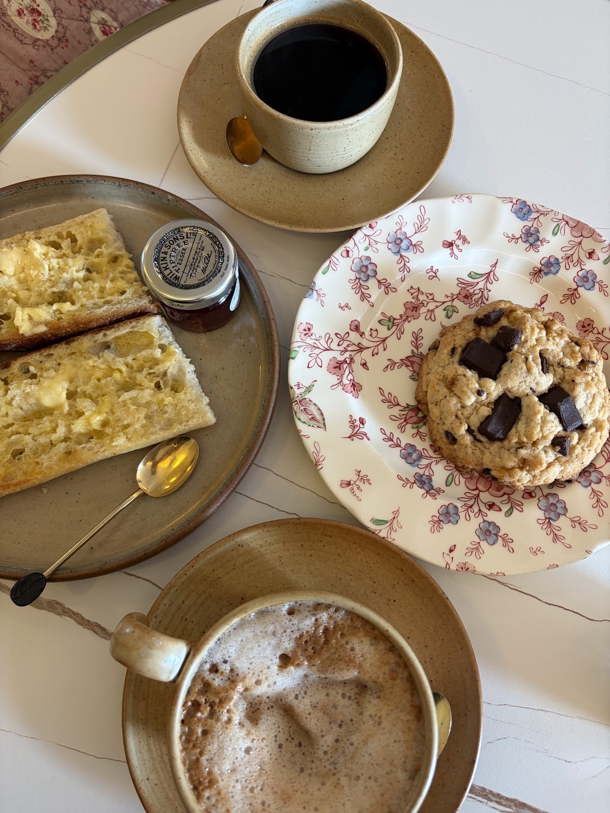 Le Goûter Parisien: food & drinks