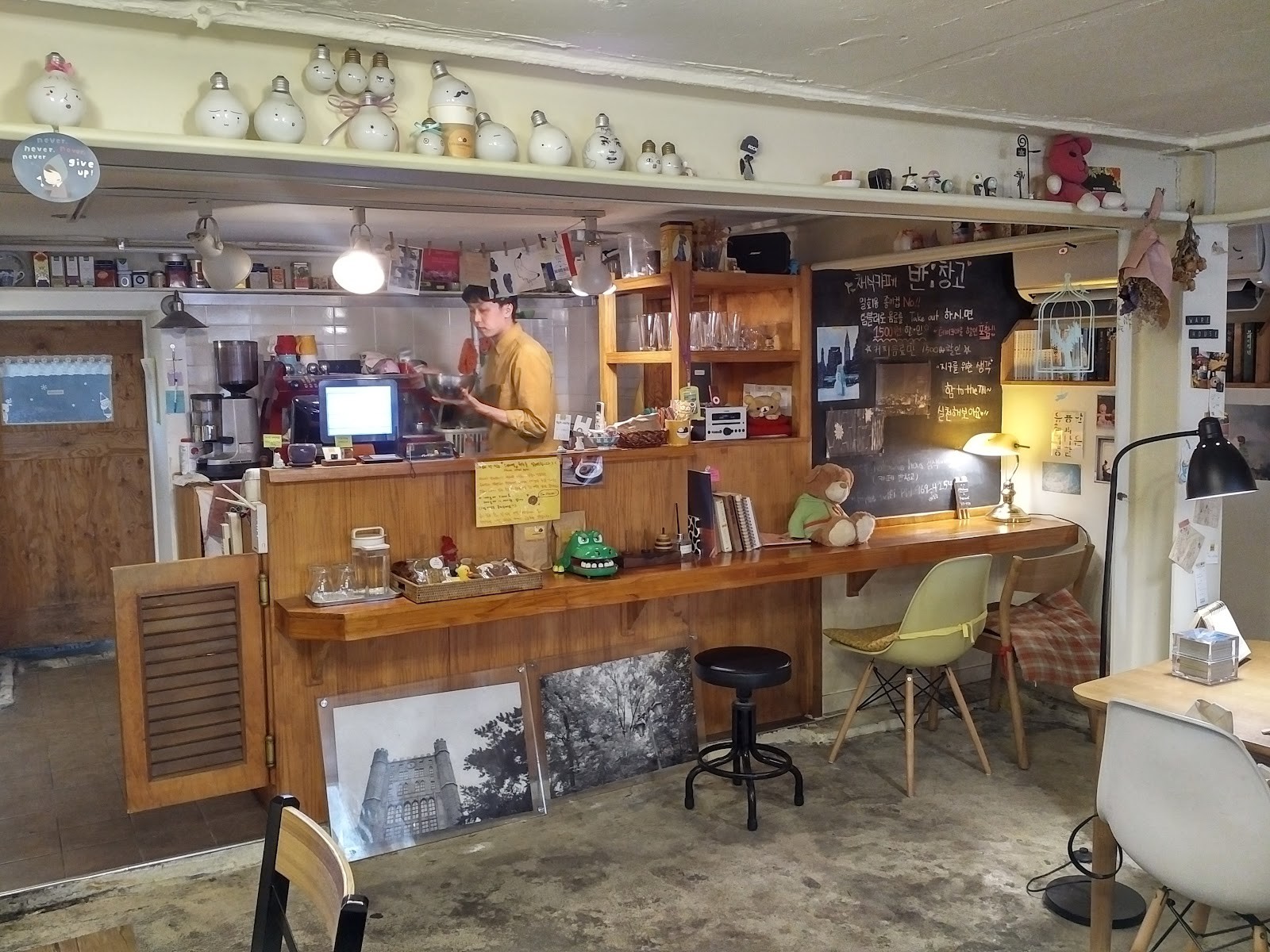 cafe warehouse/2: the place
