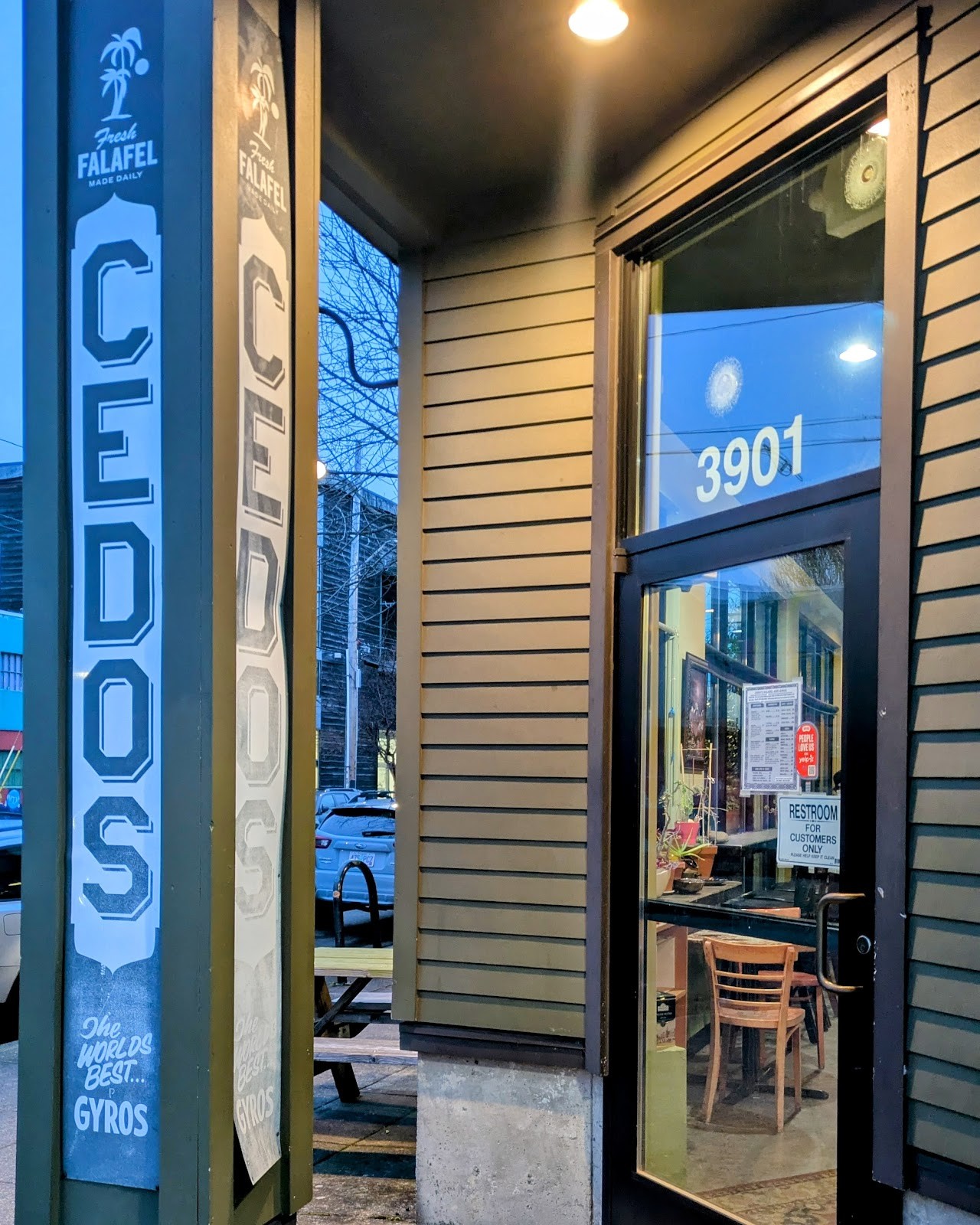 Cedo's Falafel and Gyros: the place