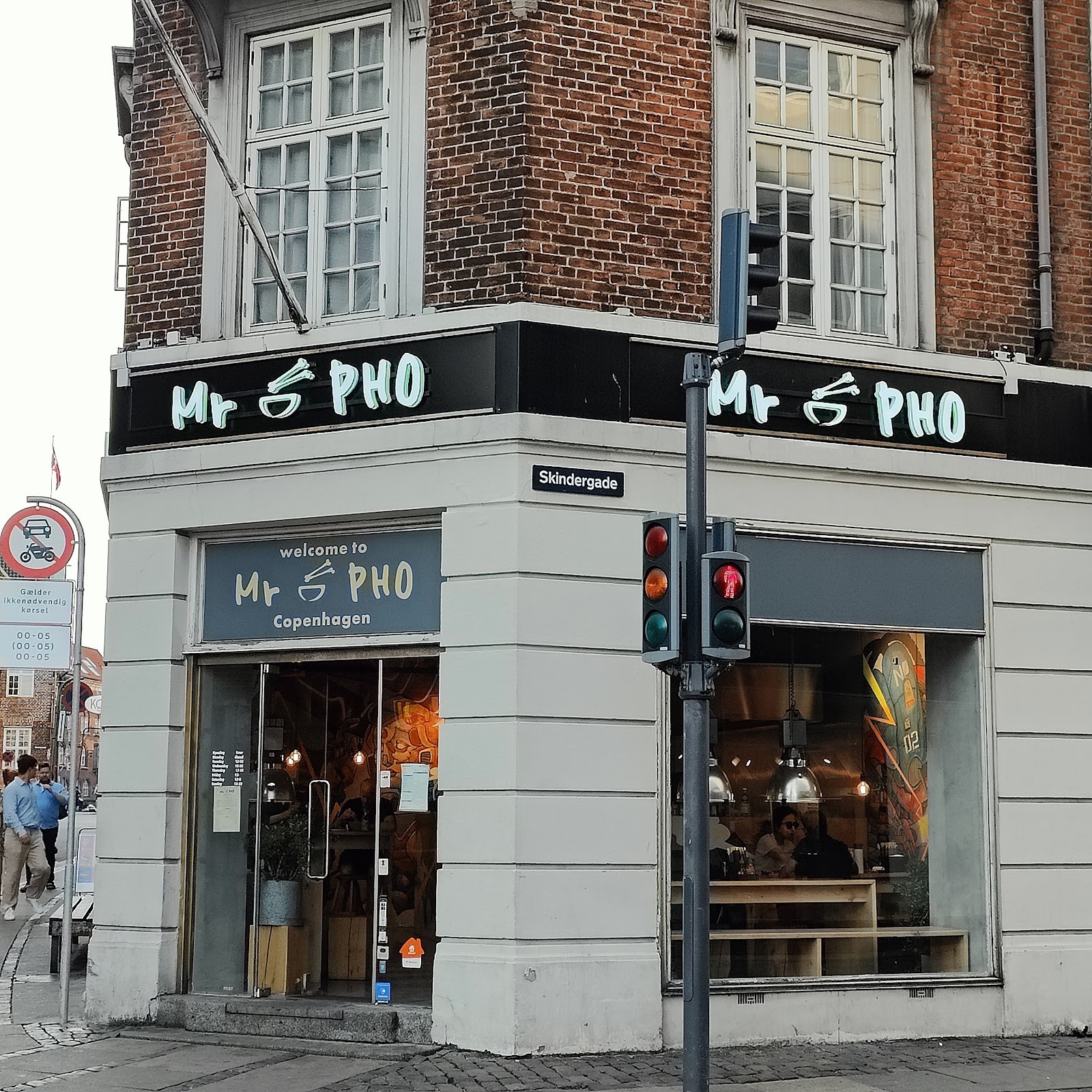 Mr Pho: the place