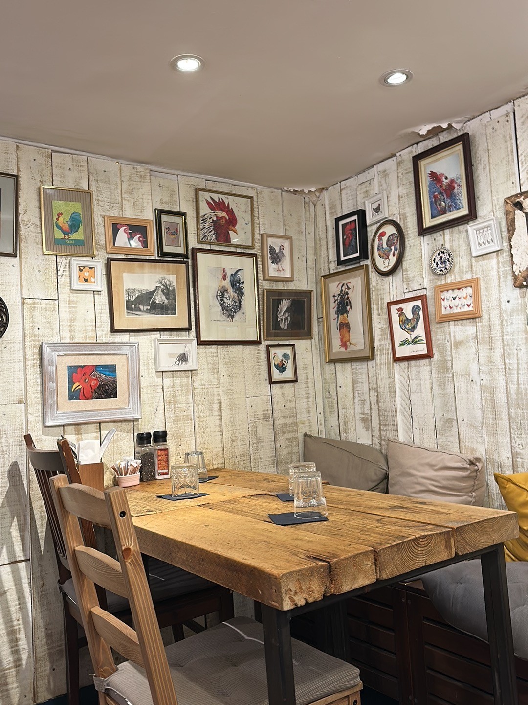 The Painted Rooster: the place