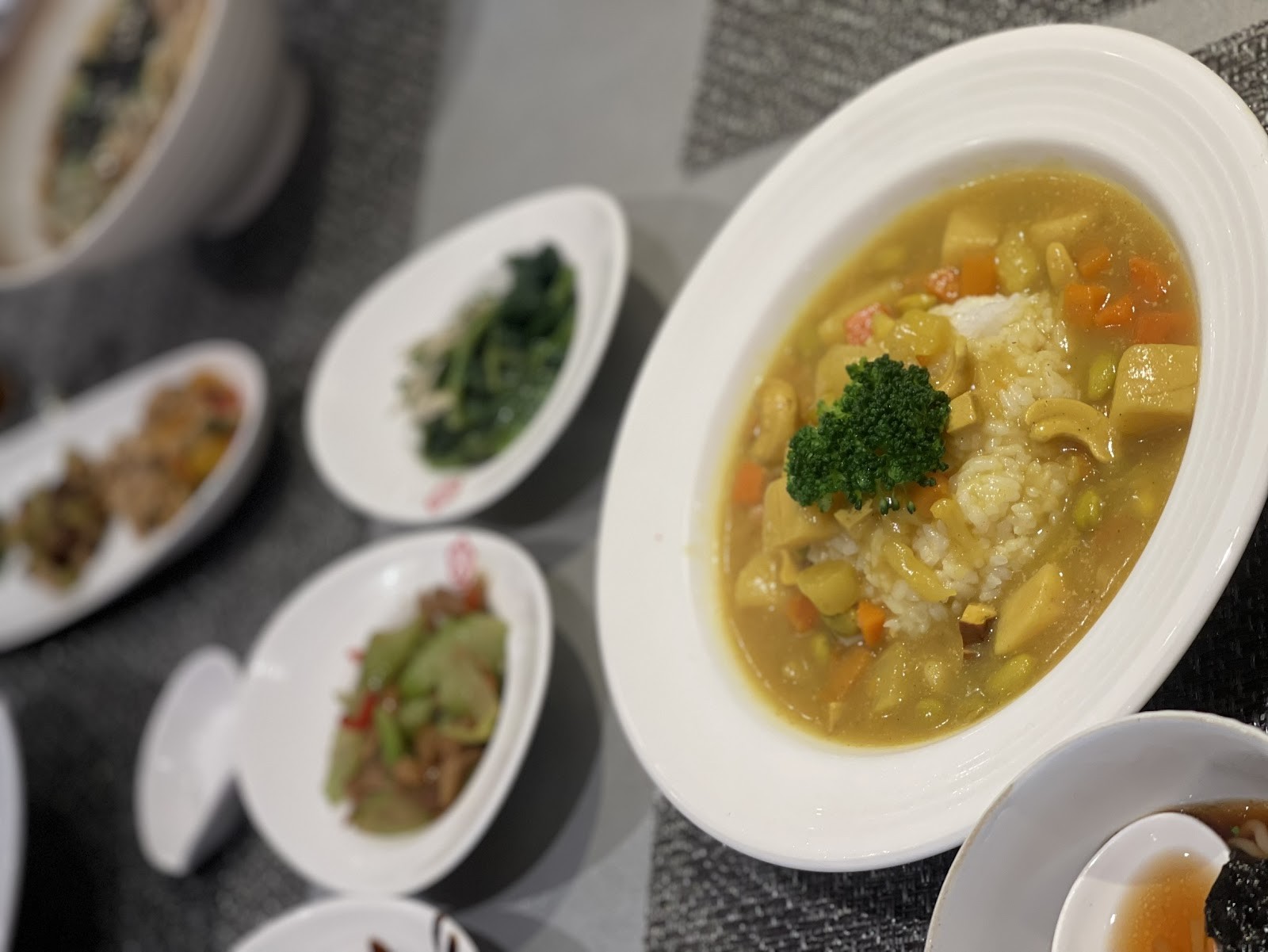 Mei Men Shi Jian Tang Vegetarian: food & drinks