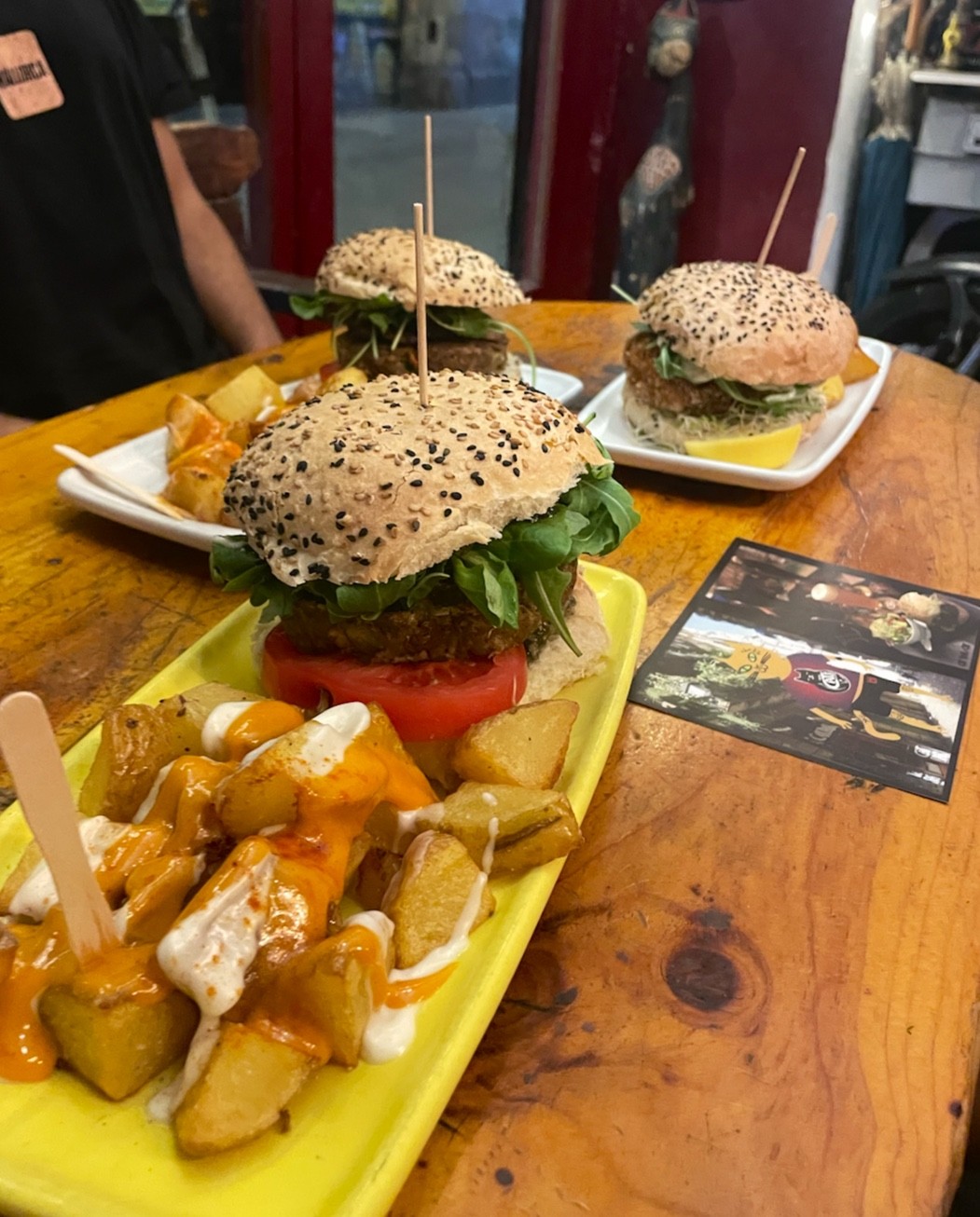 Vegan Cat Bar: food & drinks