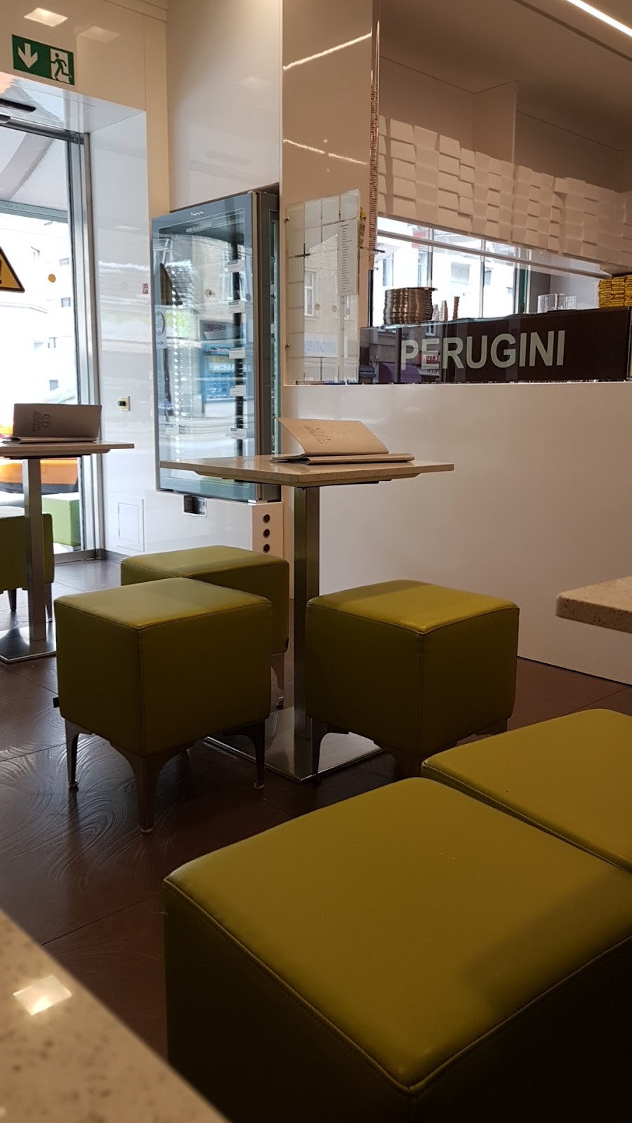Perugini Eissalon OG: the place