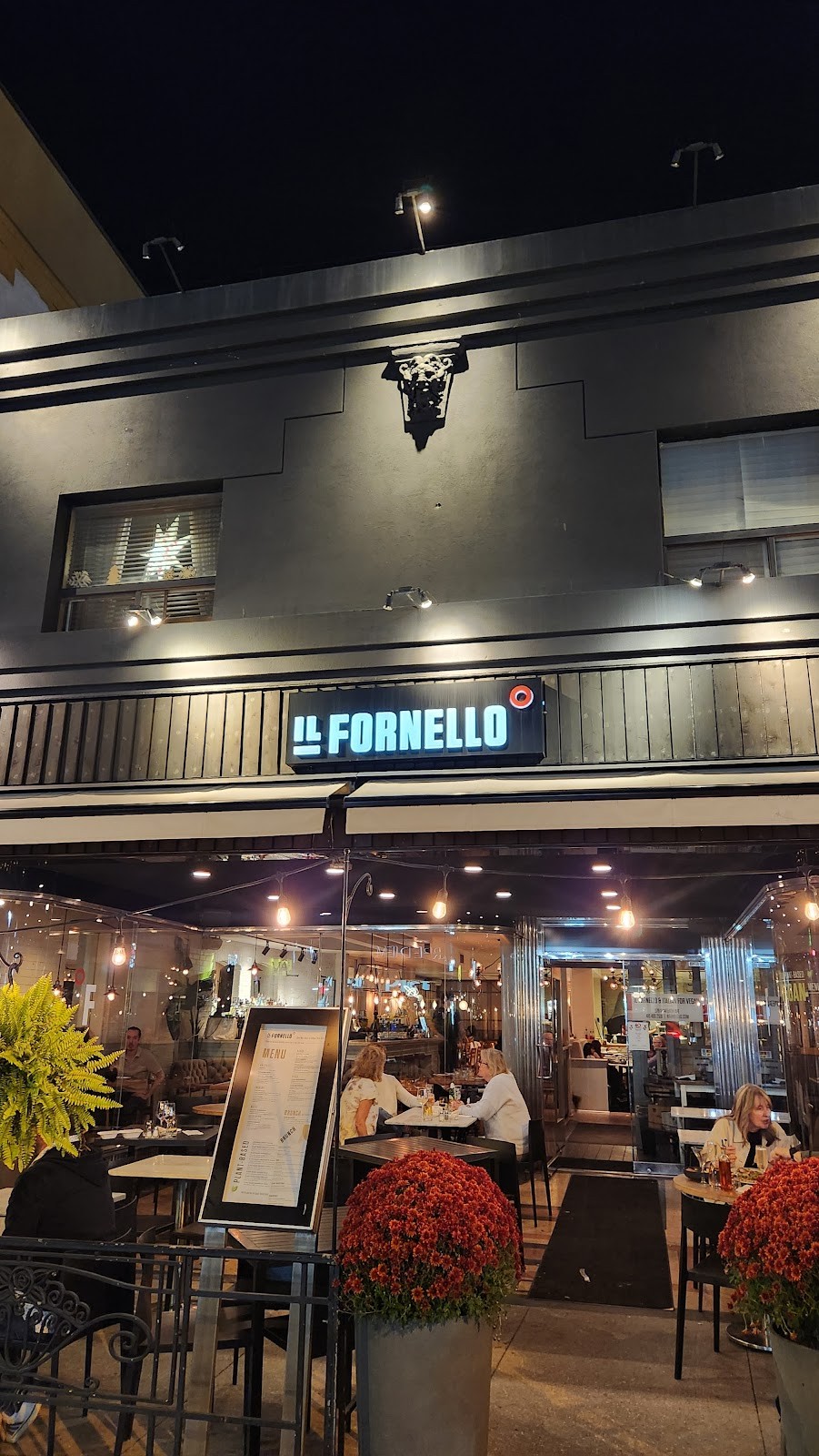 IL FORNELLO on Danforth: the place