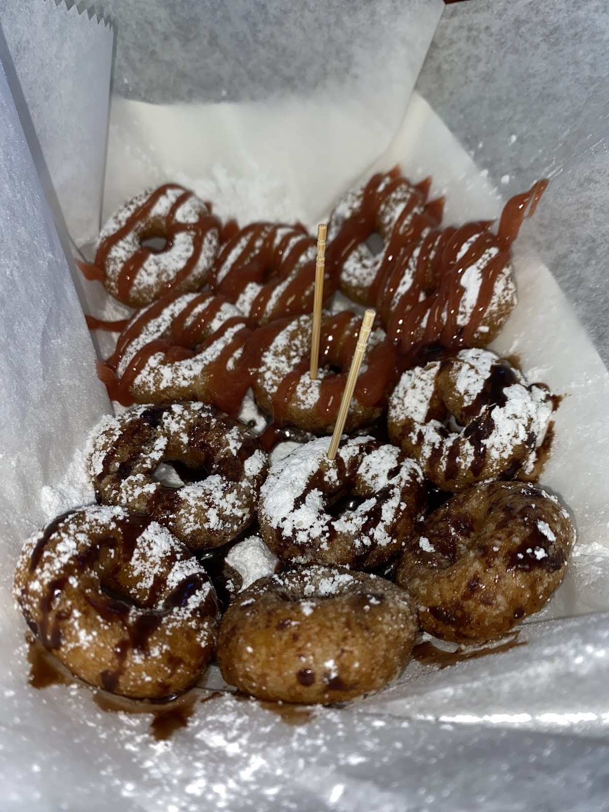 Chani's Donuts: food & drinks