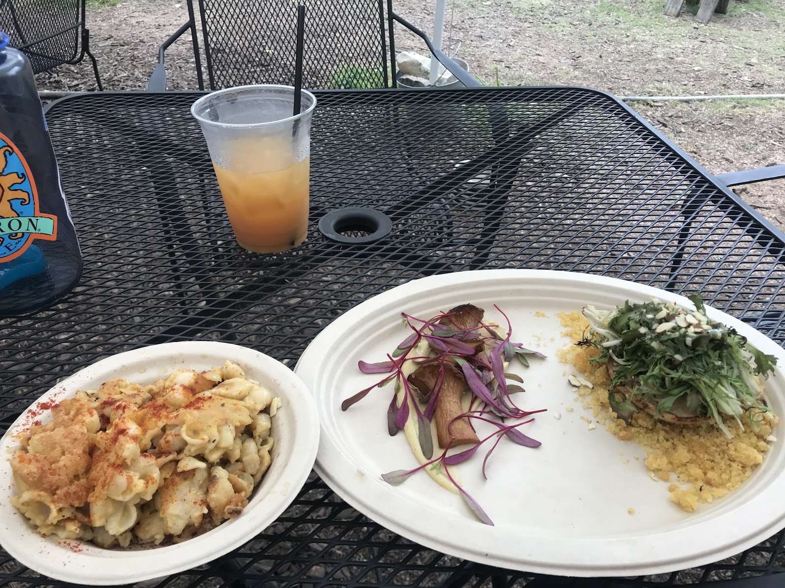 Bistro Vonish: food & drinks