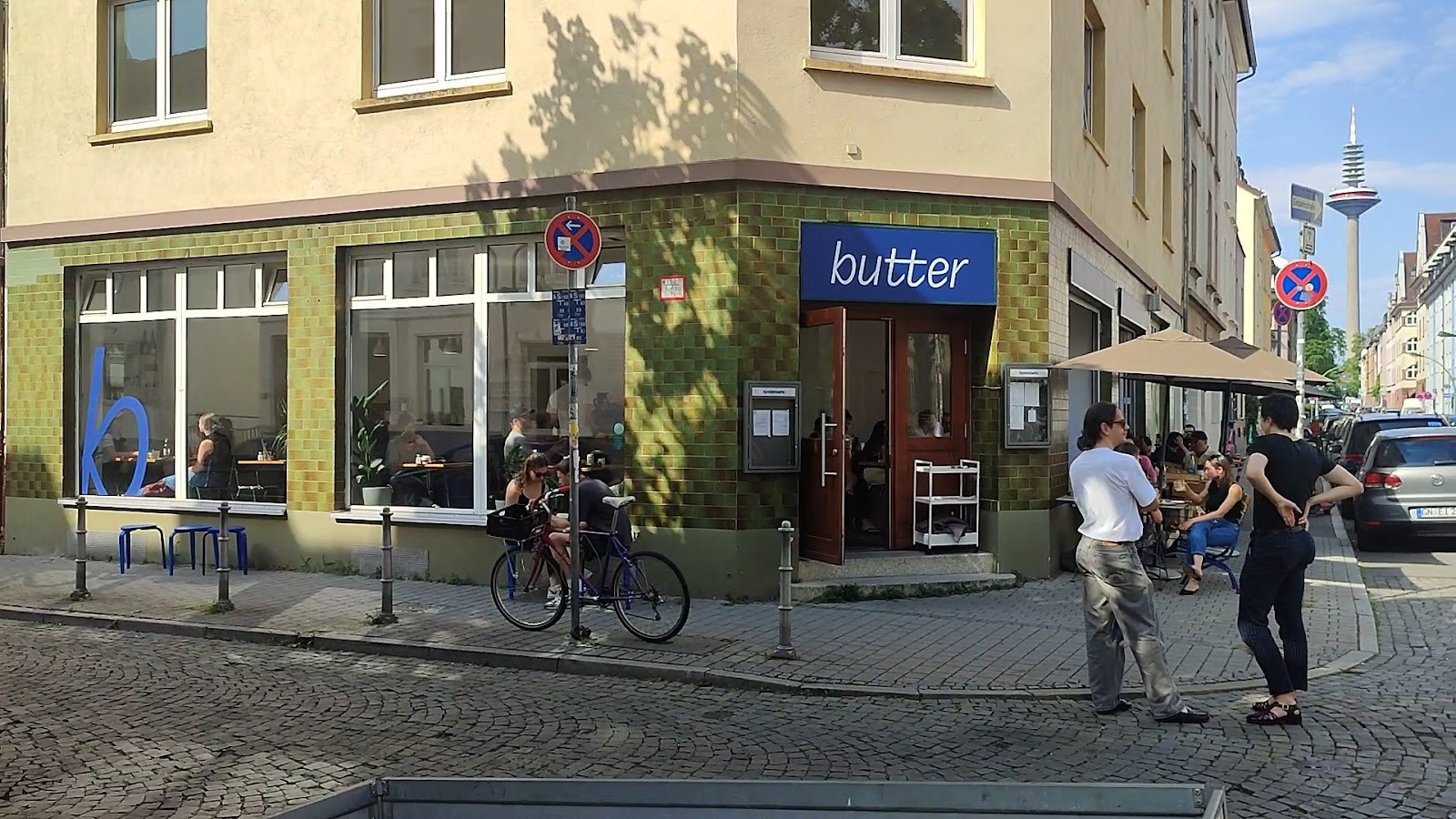 butter, Café: the place