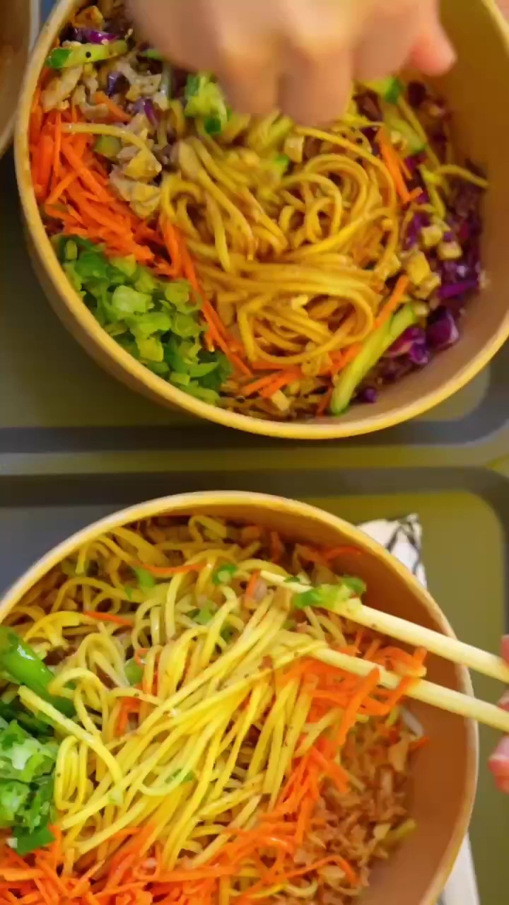 Lin‘s Veggie Dumplin‘: food & drinks