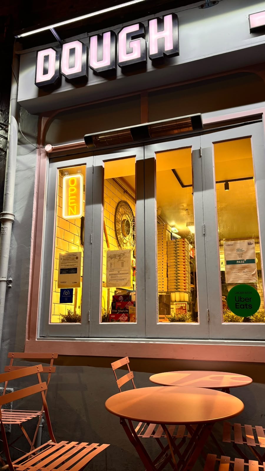 Dough Pizza: the place